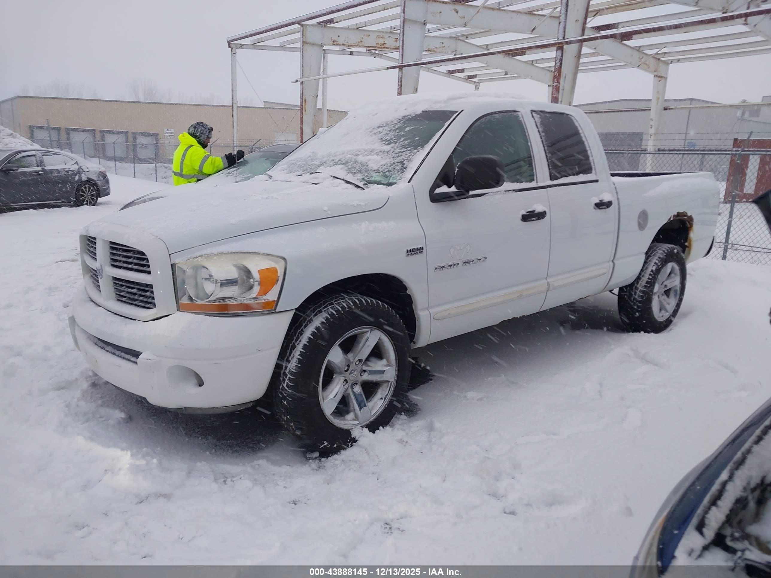 DODGE RAM image 2