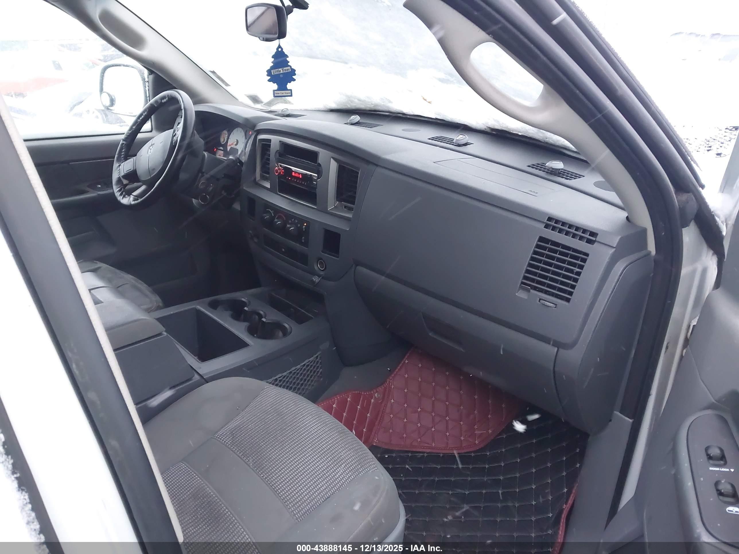 DODGE RAM image 5