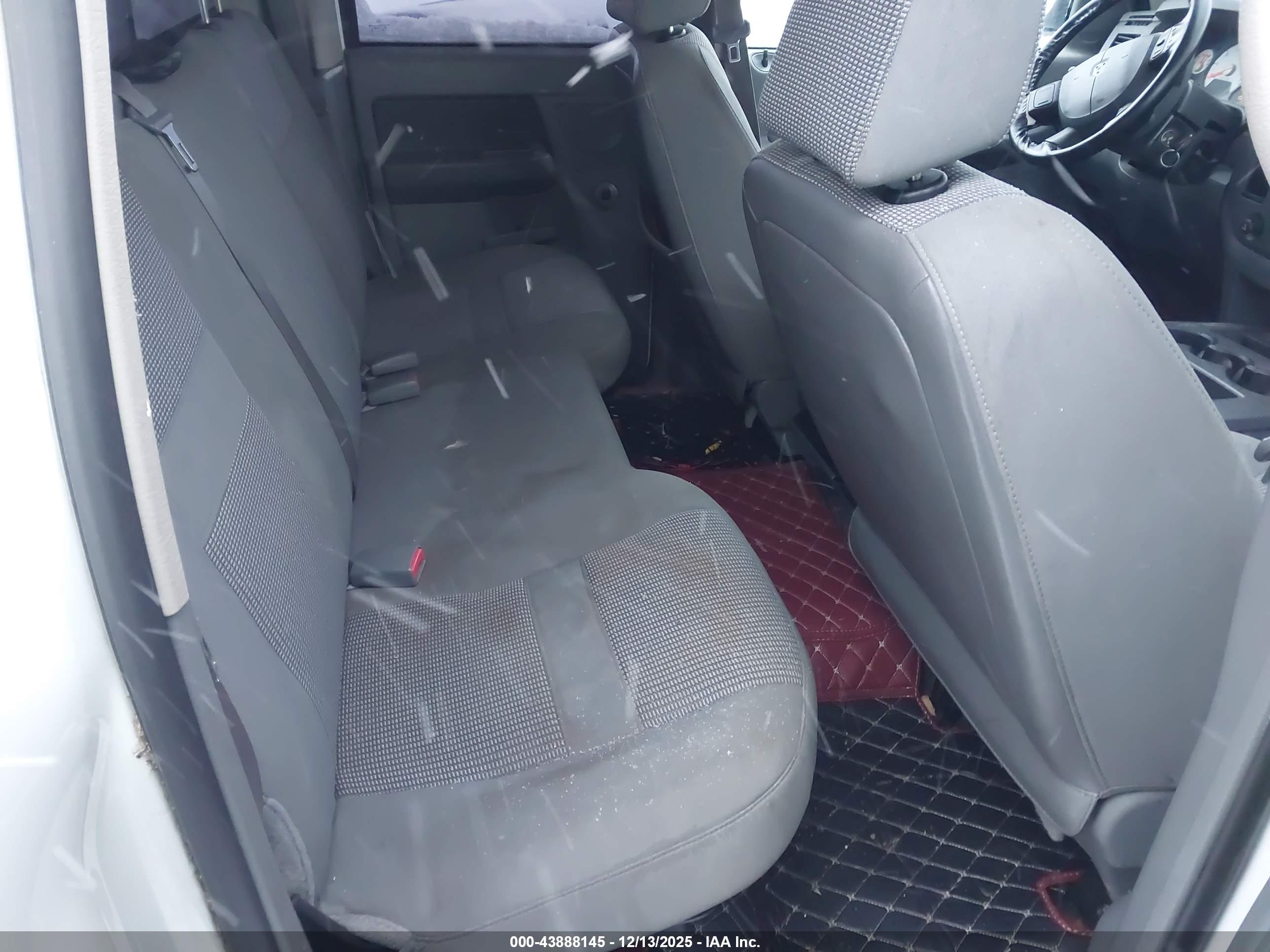 DODGE RAM image 8