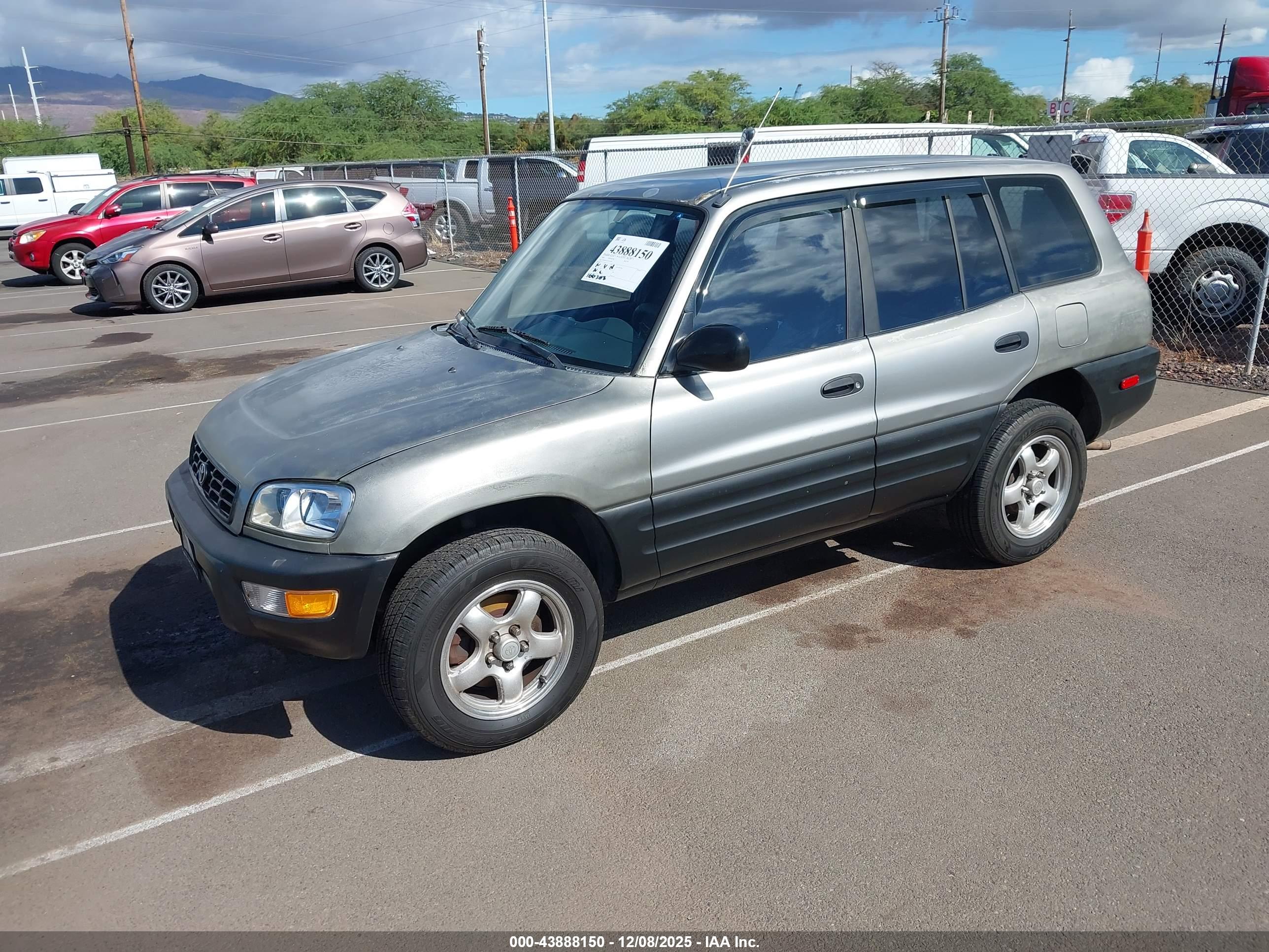 TOYOTA RAV4 image 2