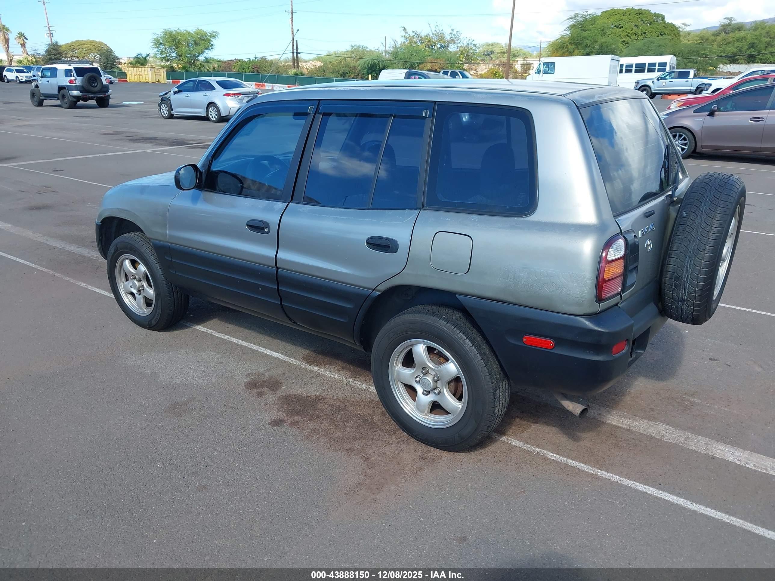 TOYOTA RAV4 image 3