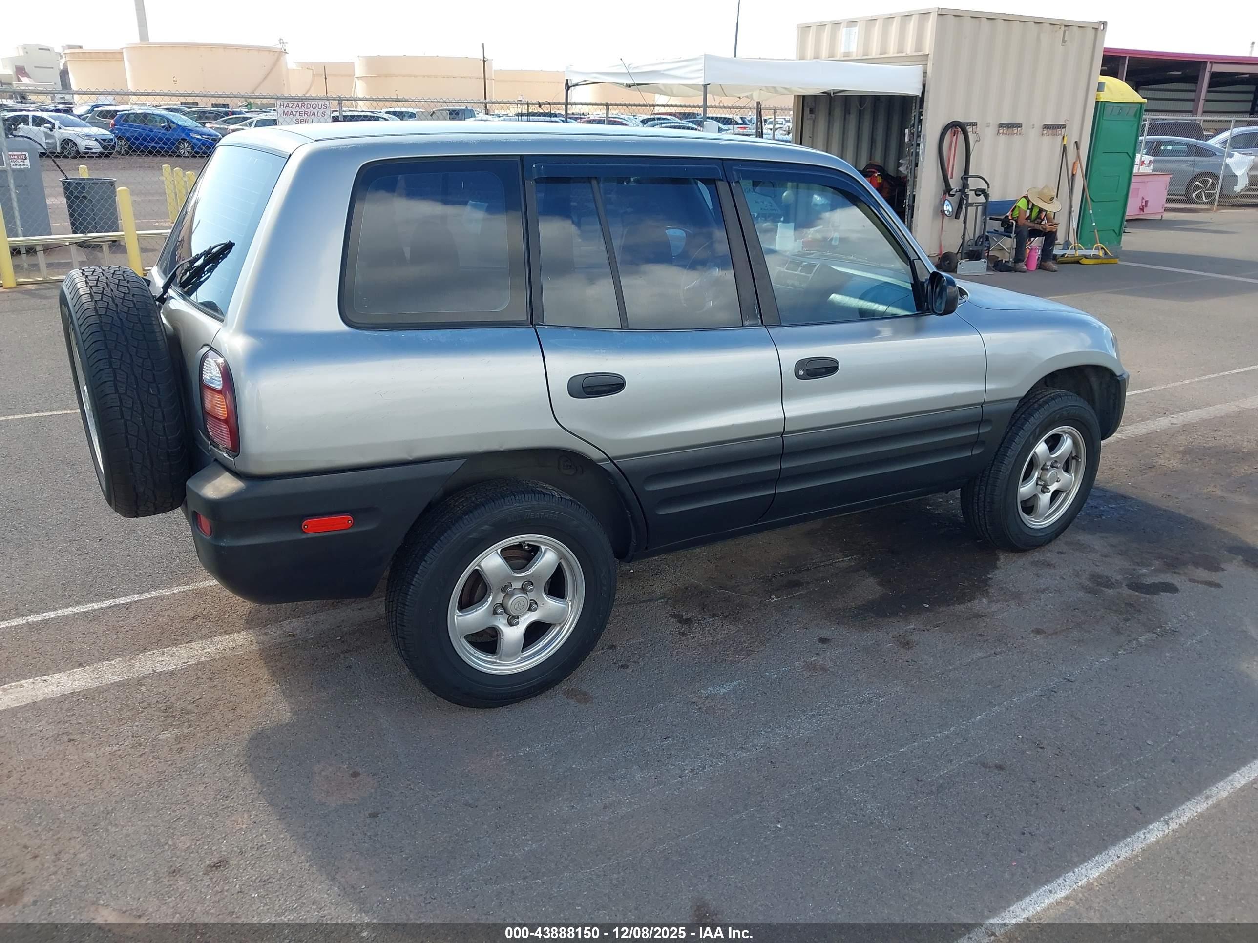 TOYOTA RAV4 image 4