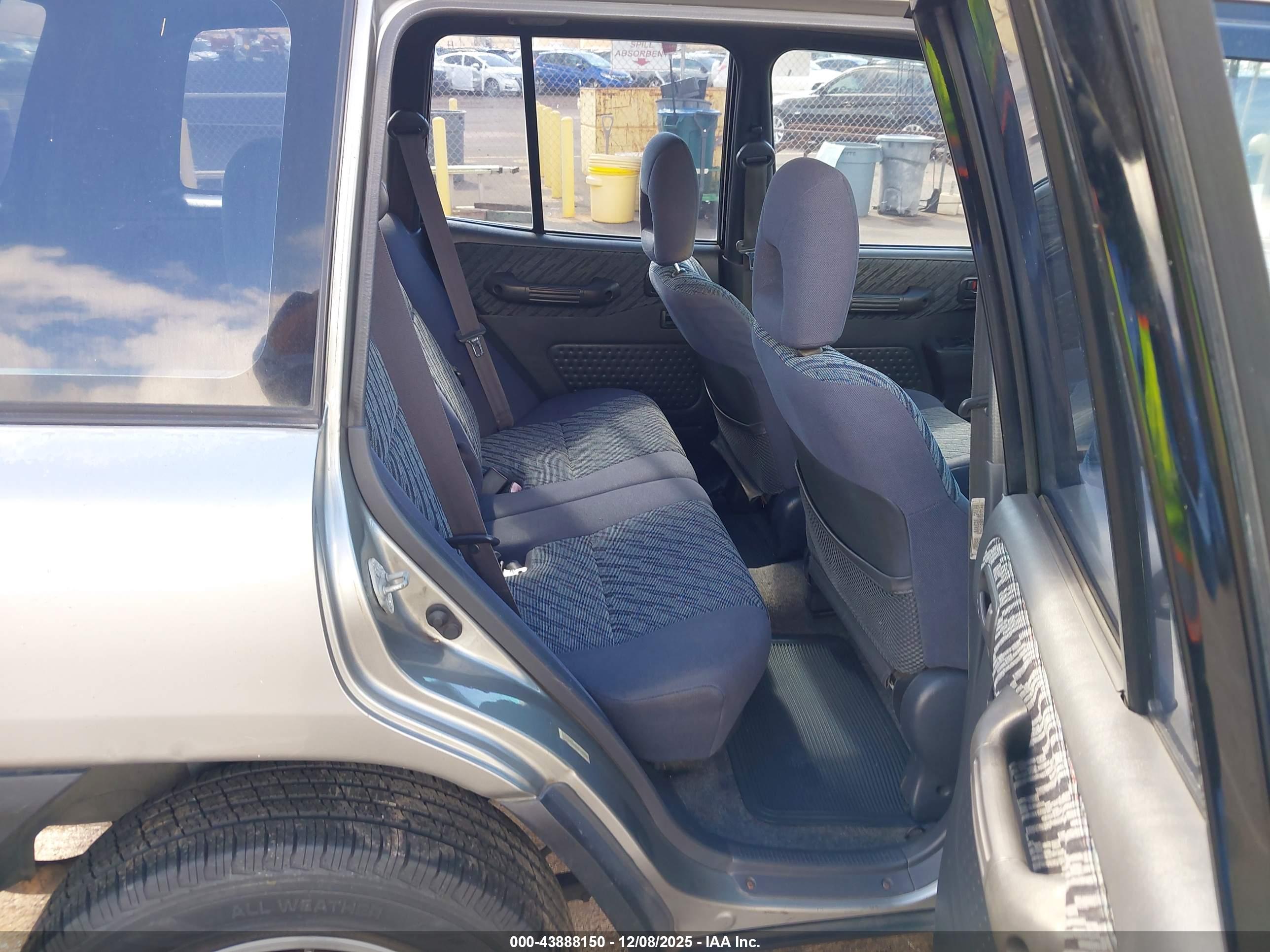 TOYOTA RAV4 image 8