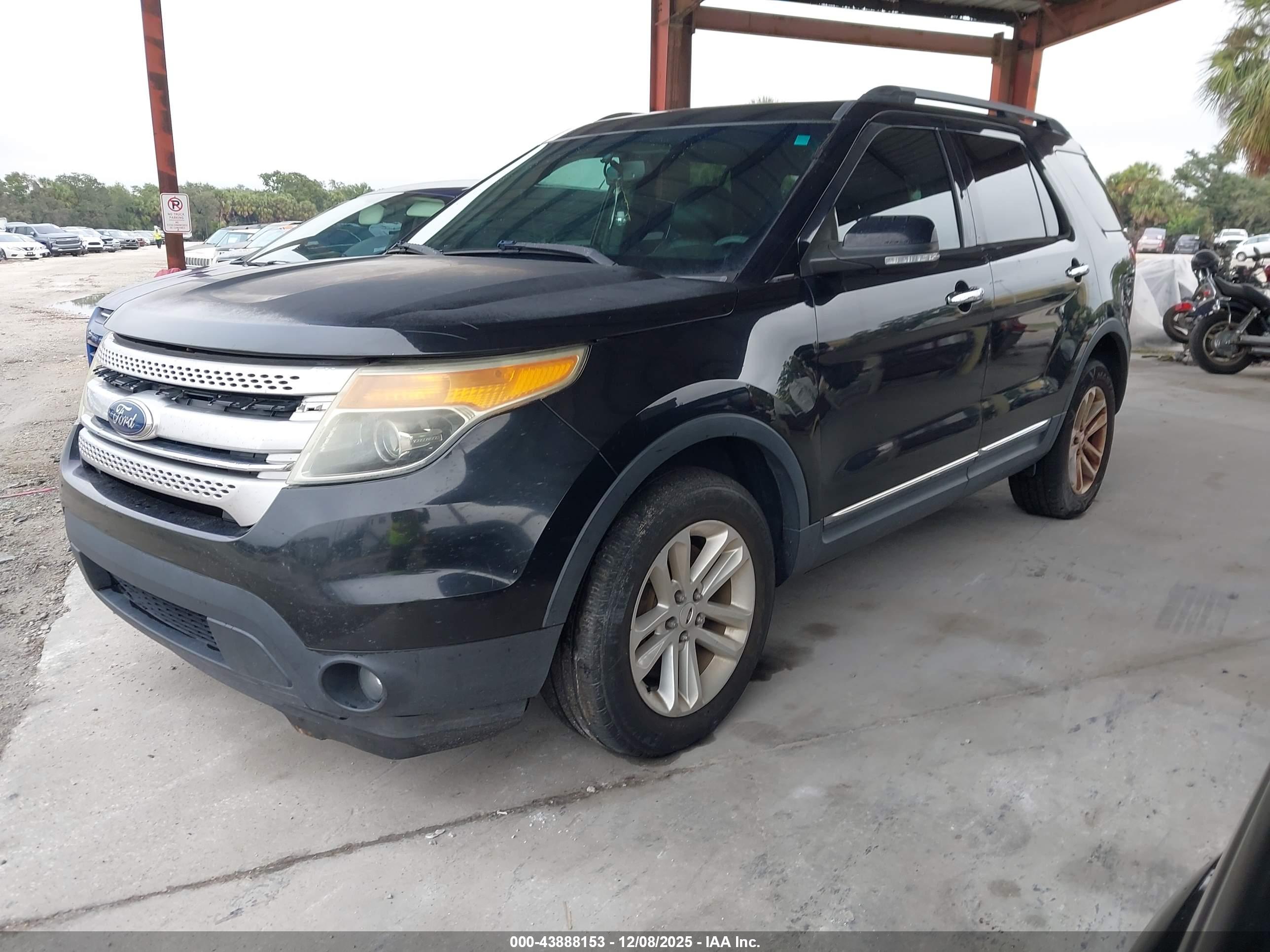FORD EXPLORER image 2