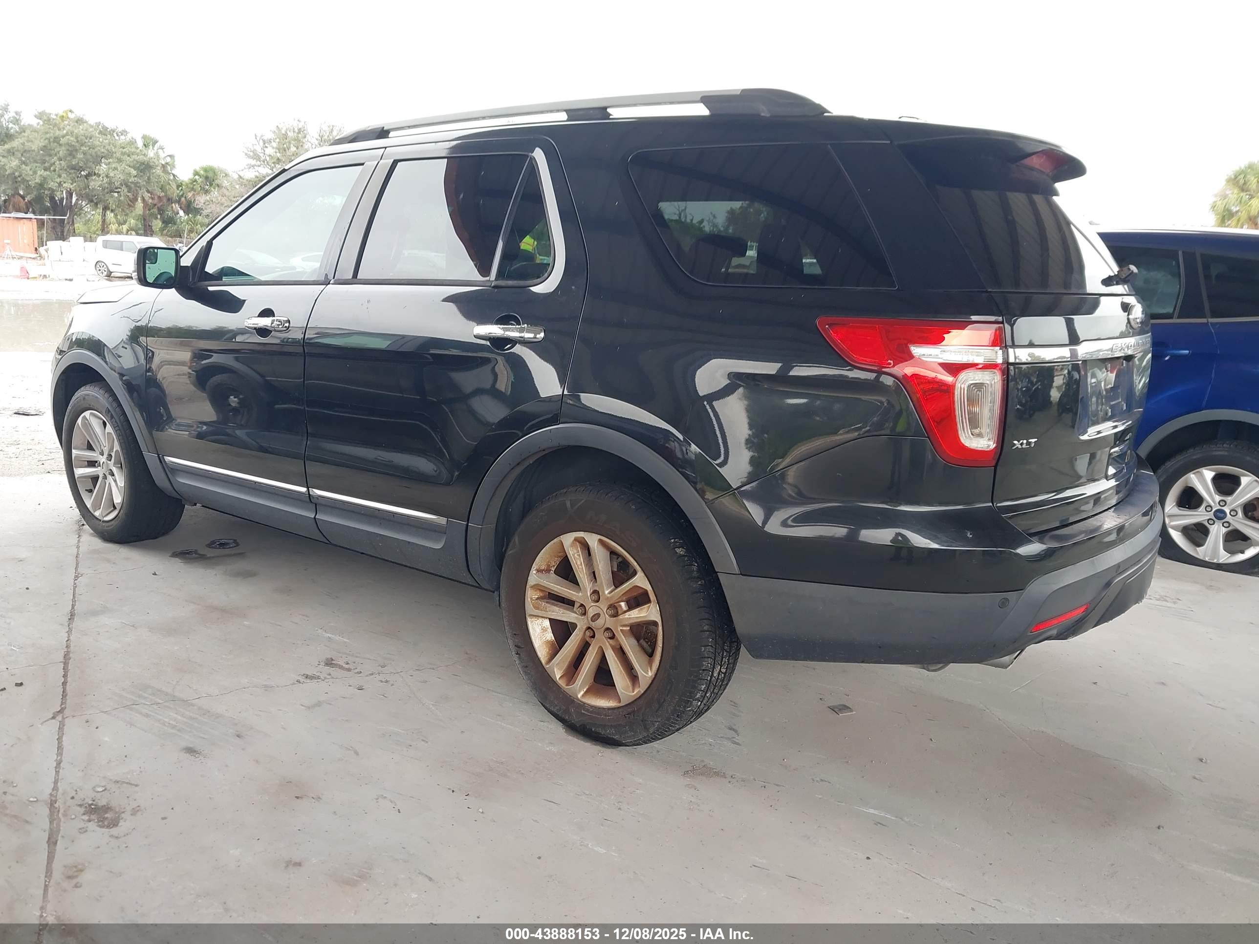 FORD EXPLORER image 3