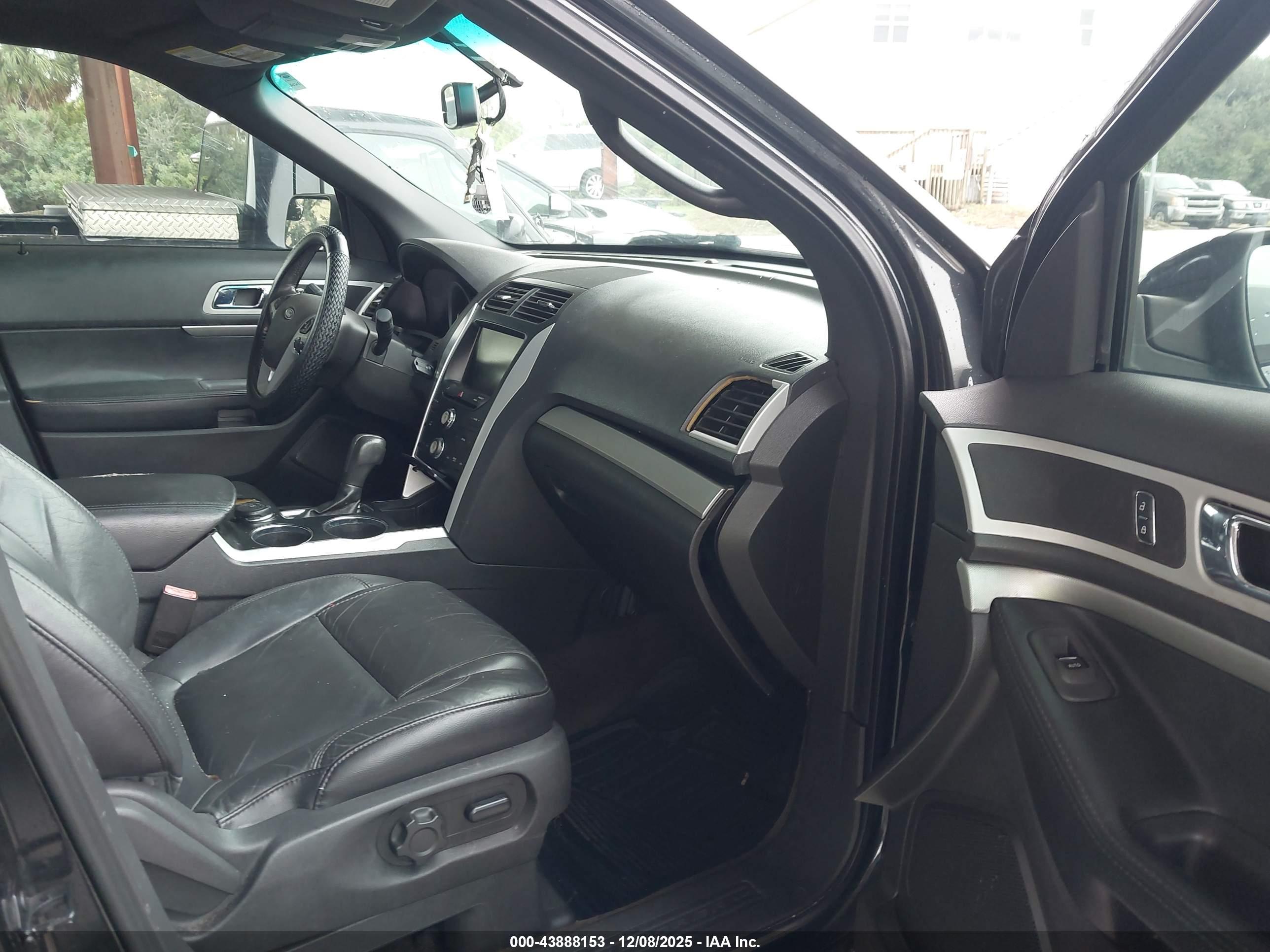 FORD EXPLORER image 5