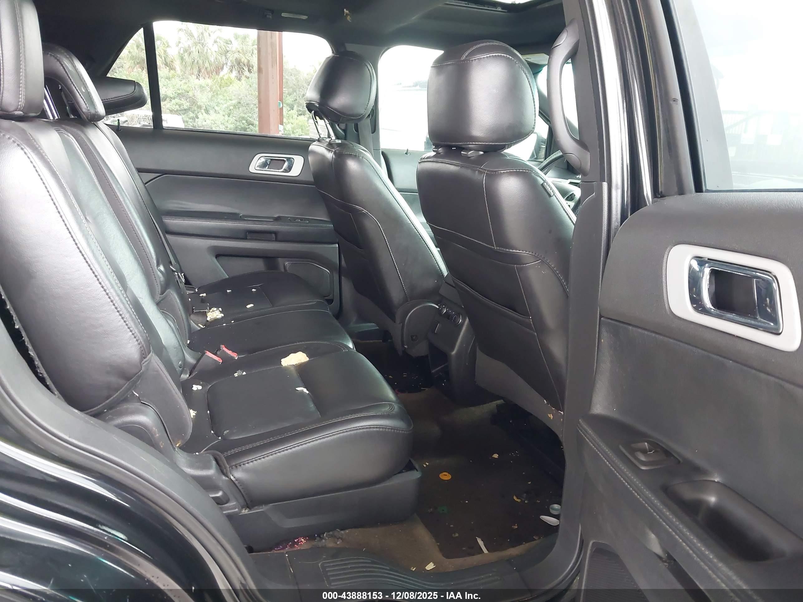 FORD EXPLORER image 8