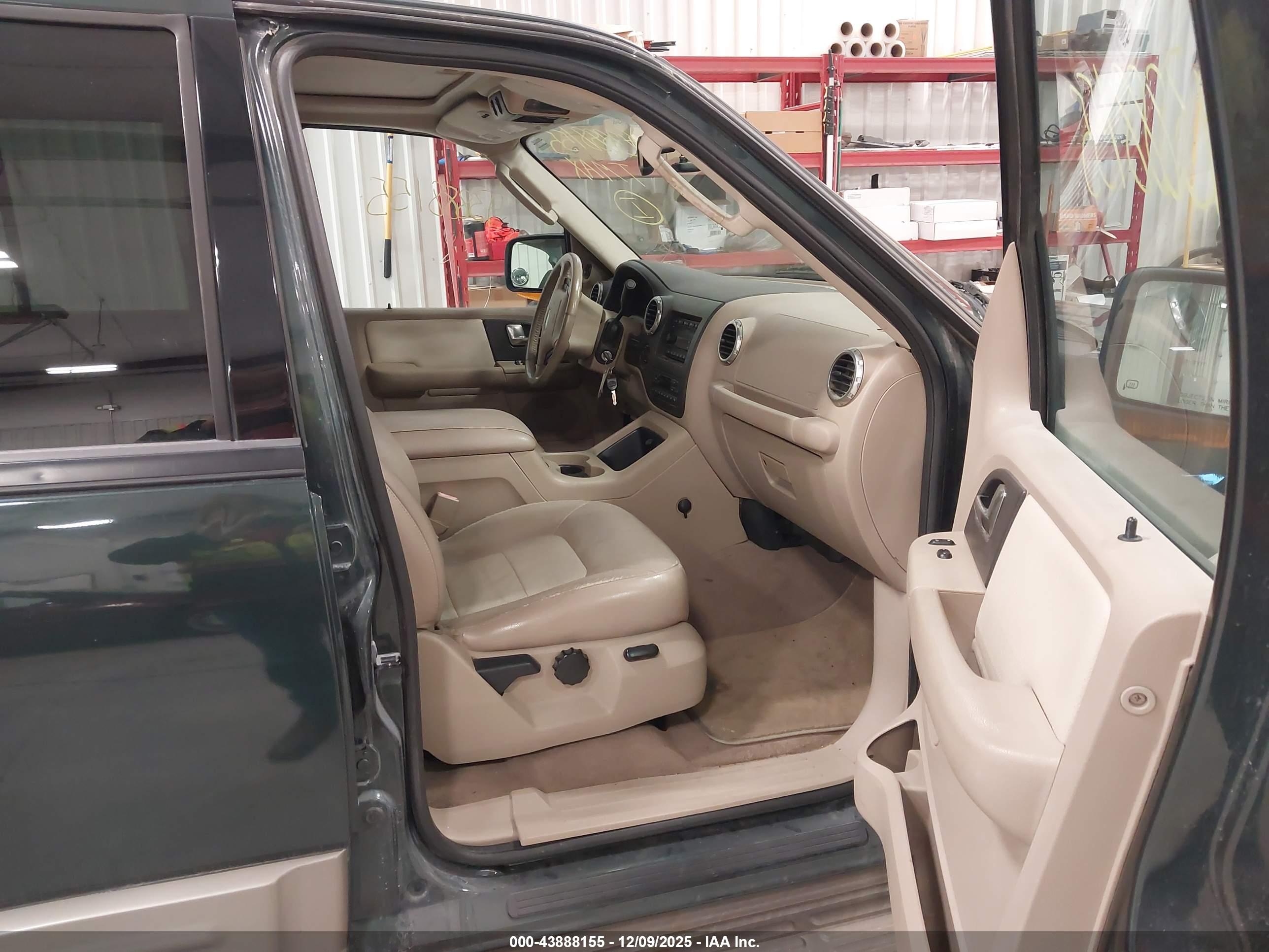FORD EXPEDITION image 5