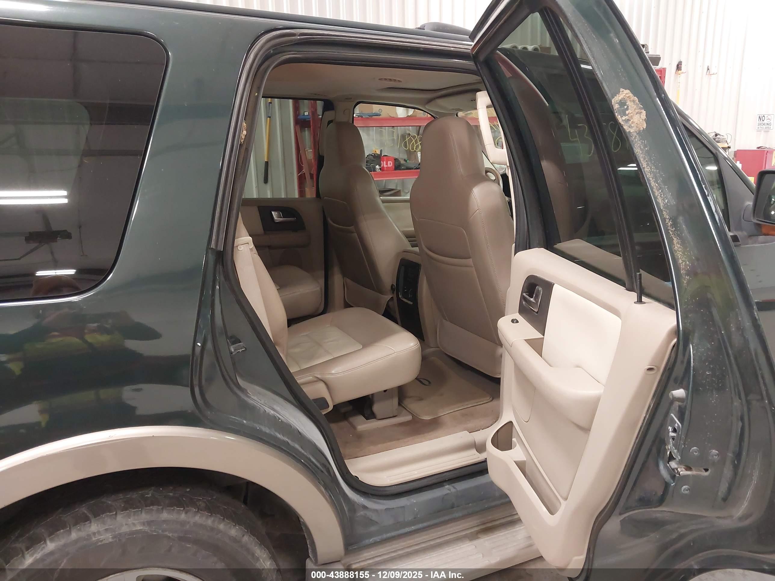 FORD EXPEDITION image 8