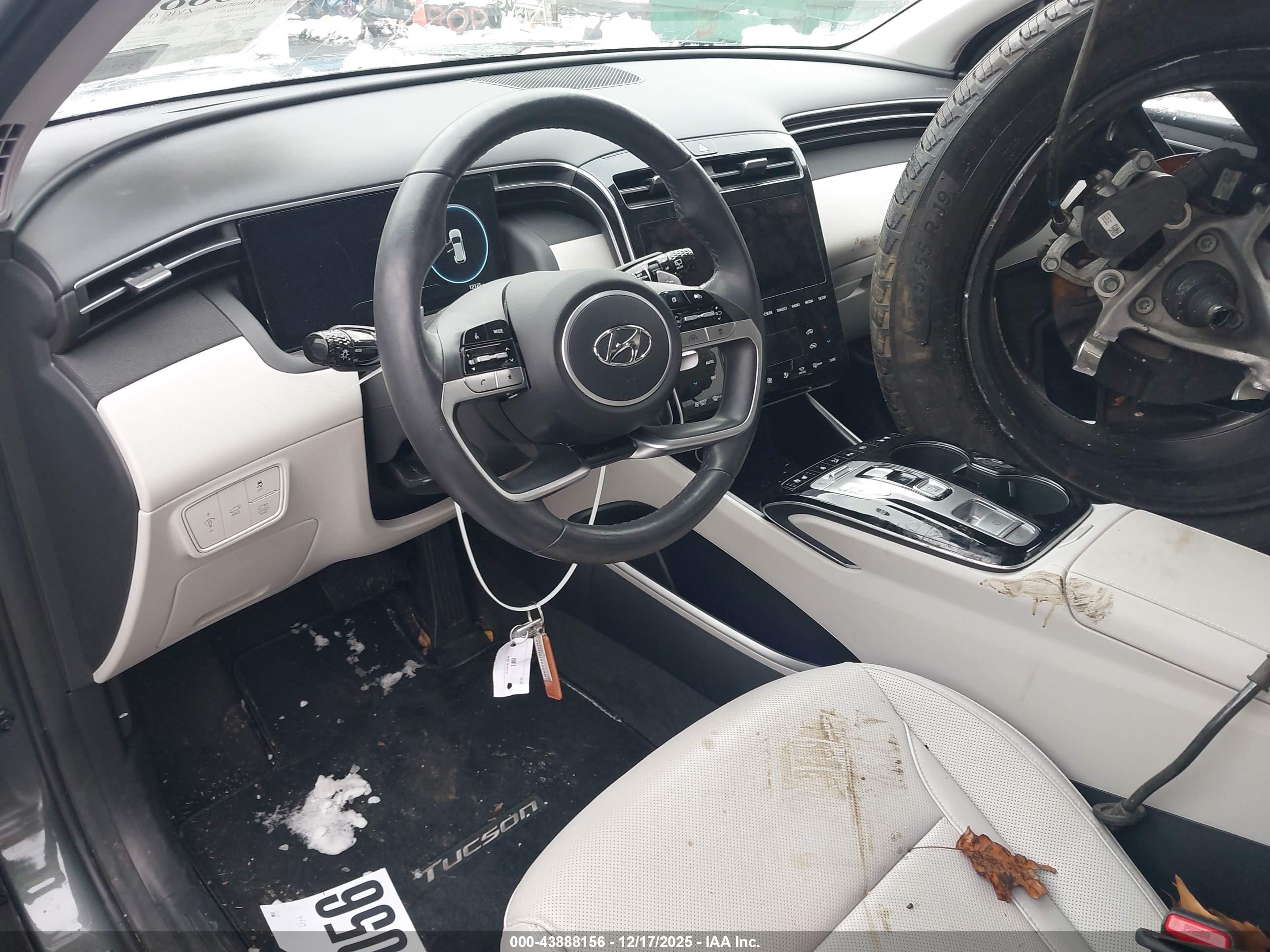 HYUNDAI TUCSON image 5
