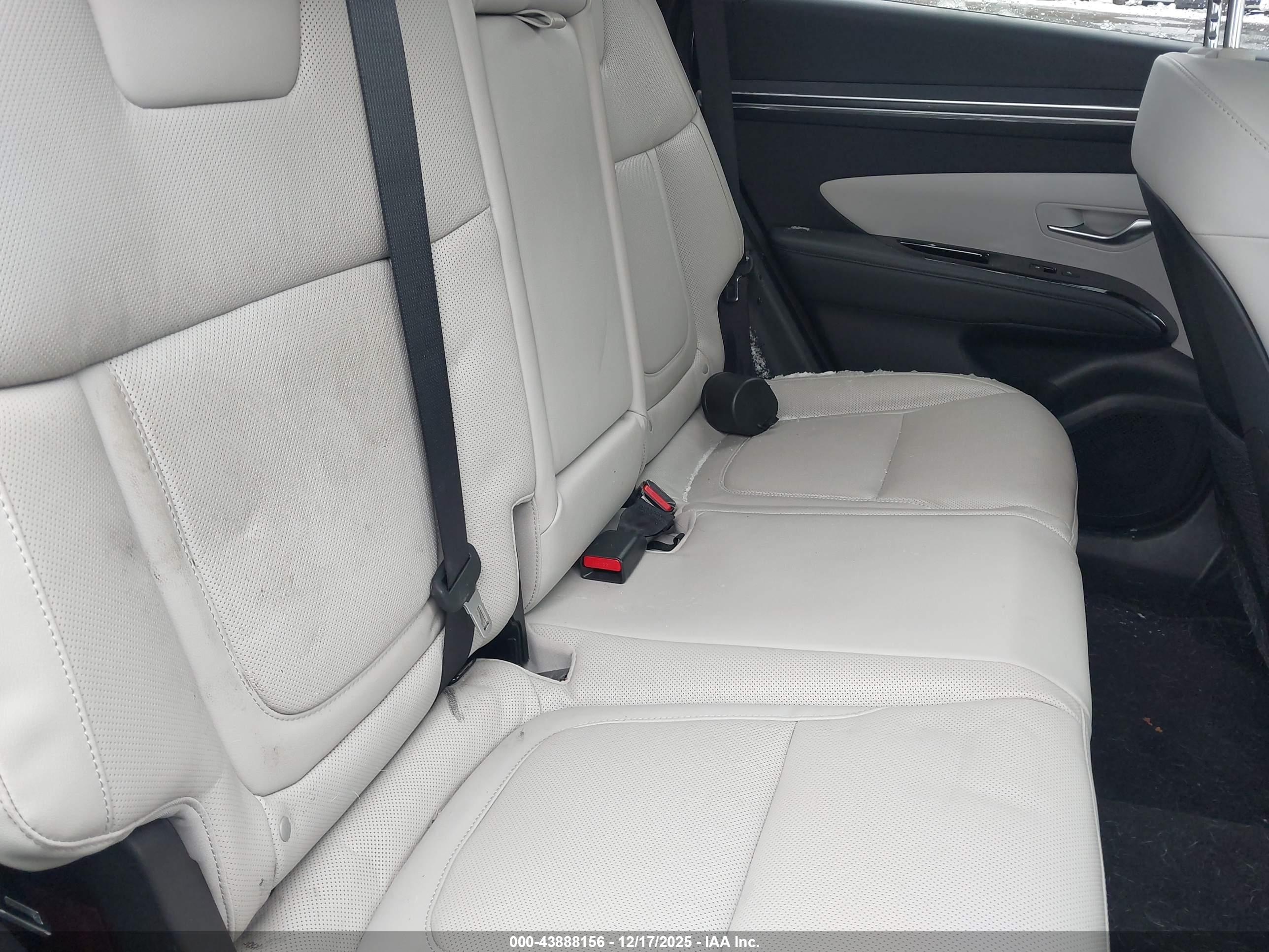 HYUNDAI TUCSON image 8
