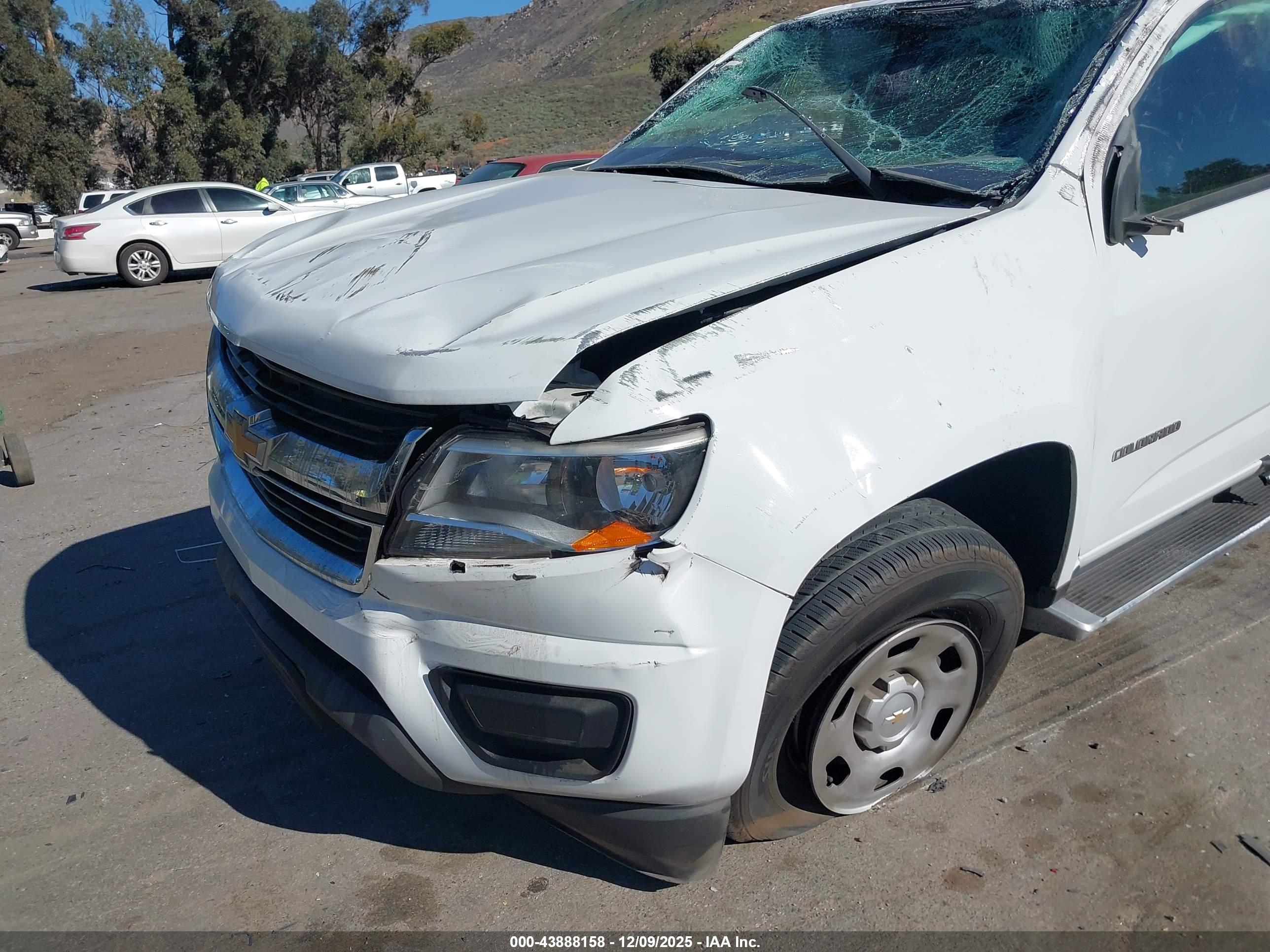 CHEVROLET COLORADO image 6