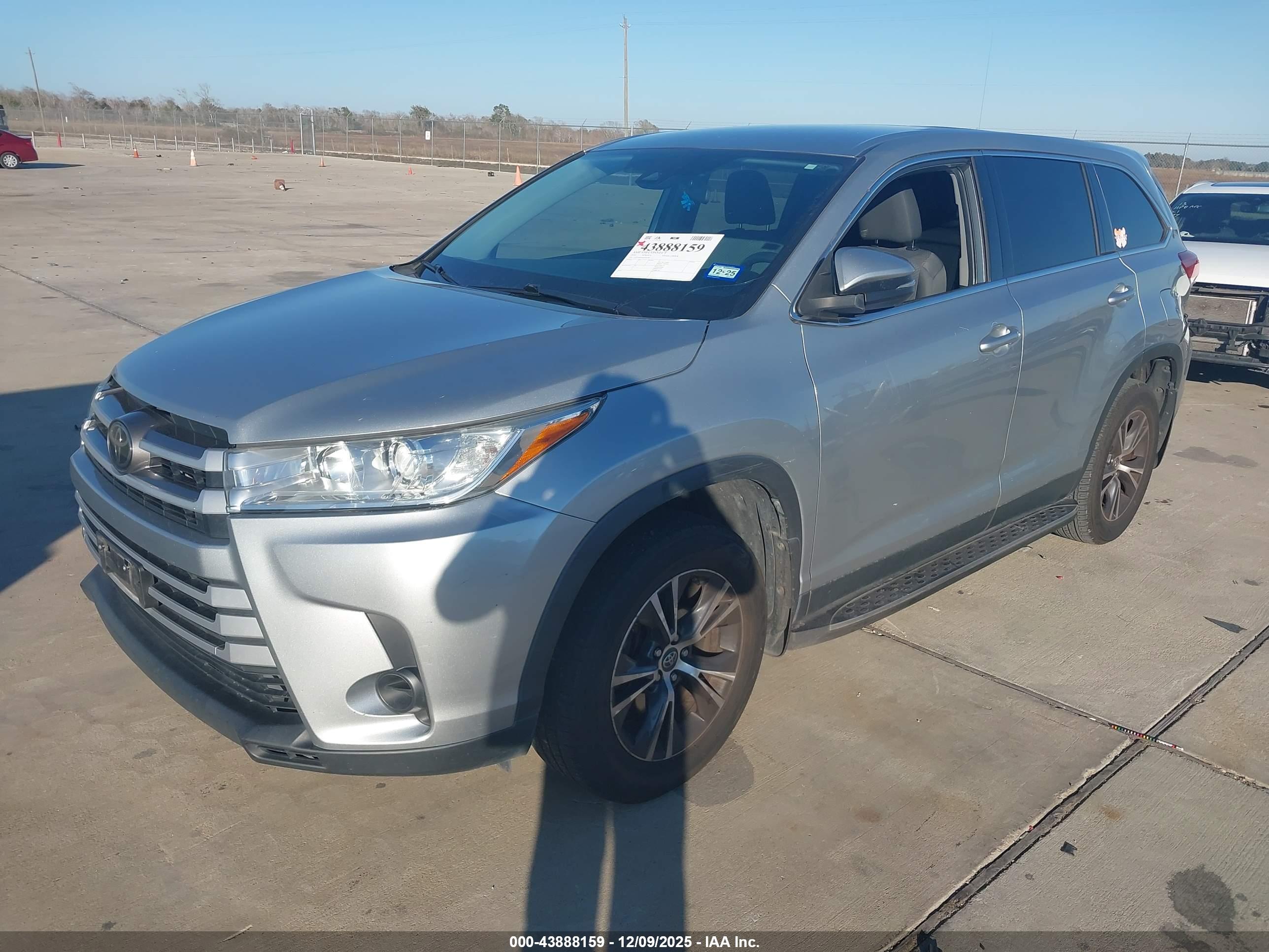 TOYOTA HIGHLANDER image 2