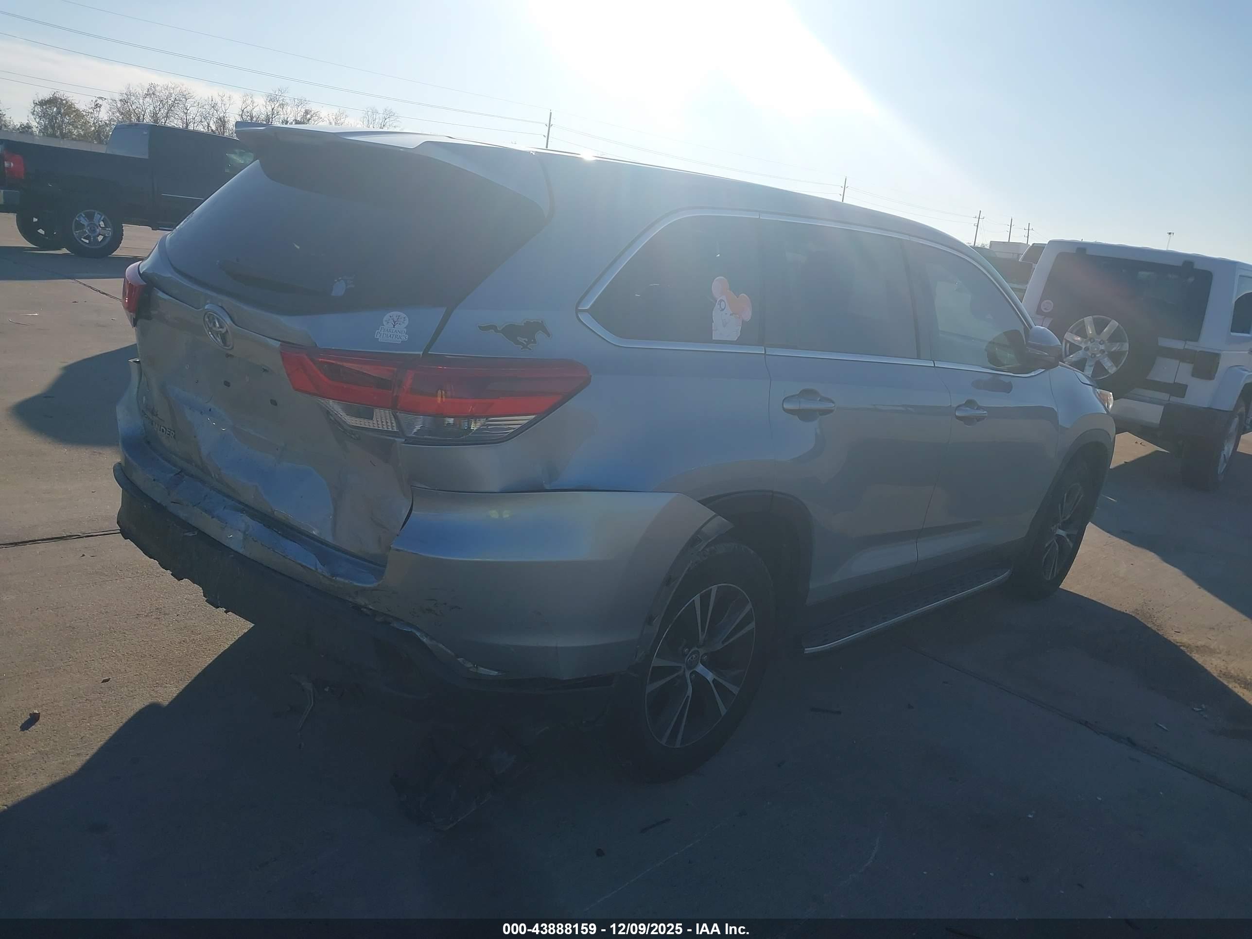 TOYOTA HIGHLANDER image 4