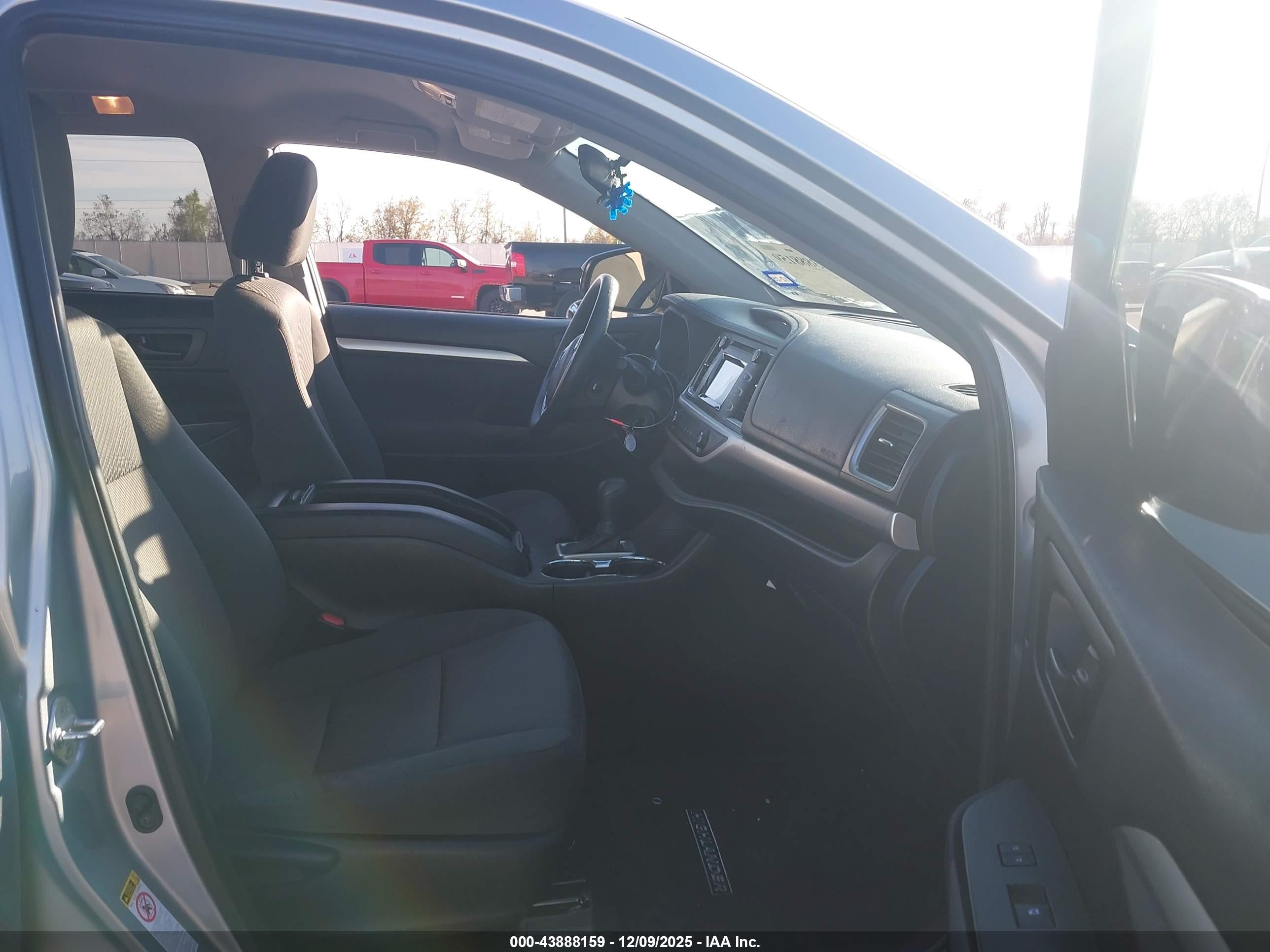 TOYOTA HIGHLANDER image 5