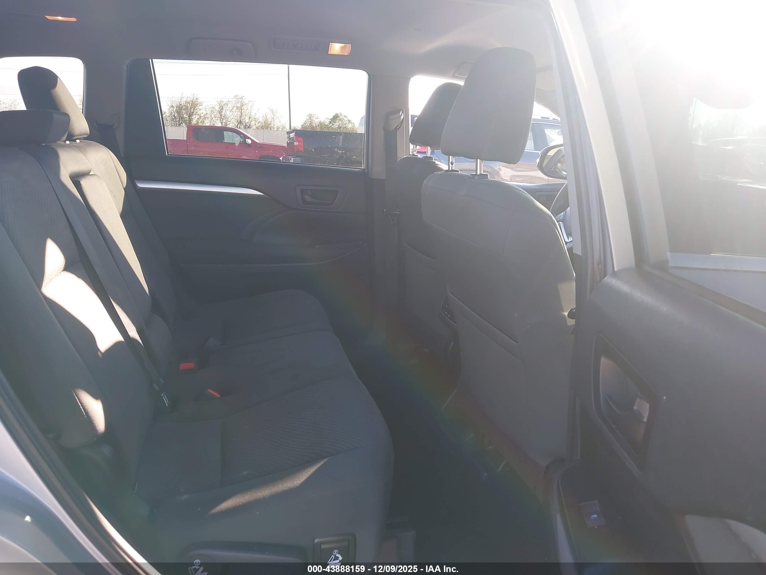 TOYOTA HIGHLANDER image 8