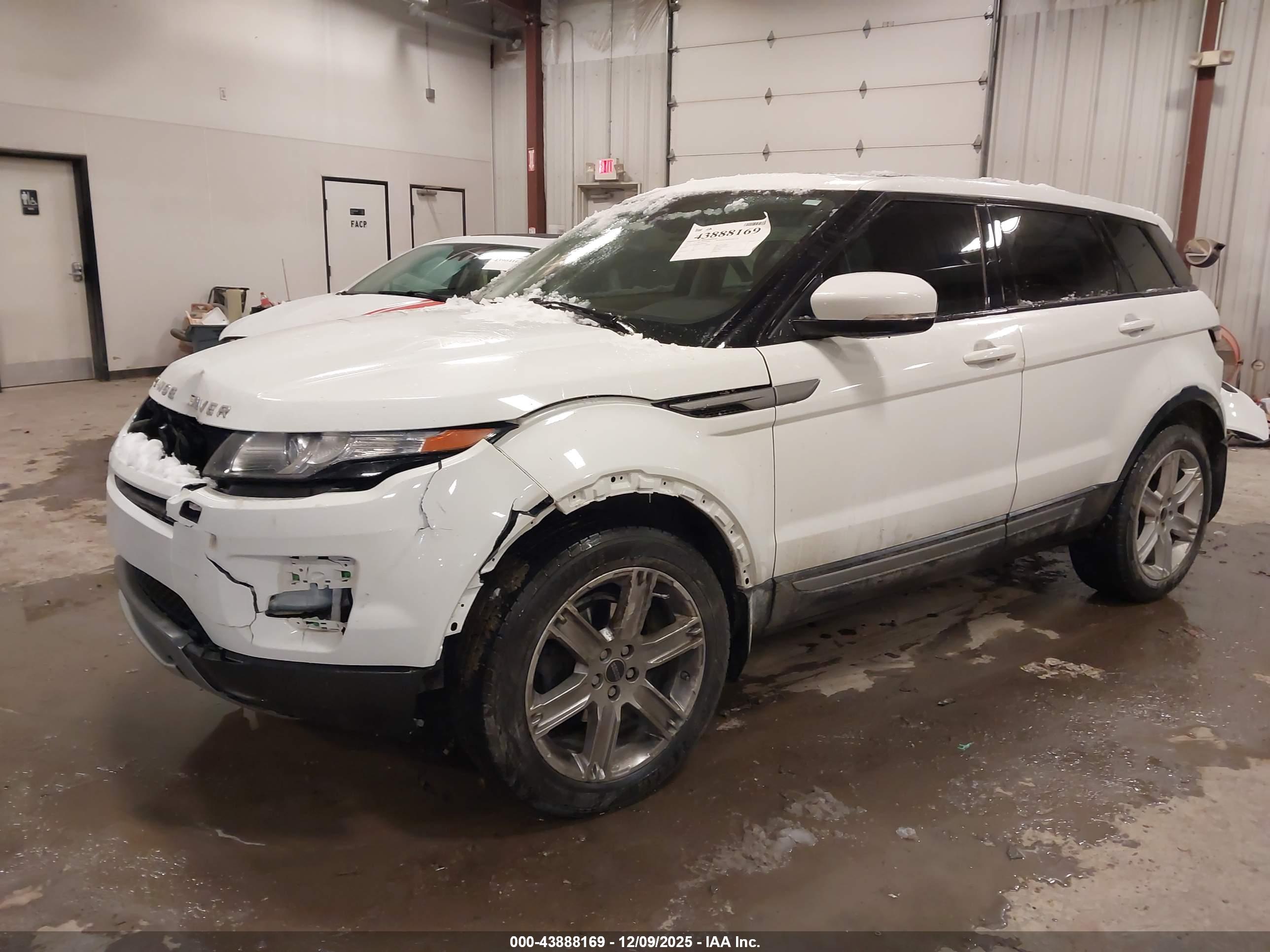 LAND ROVER image 2
