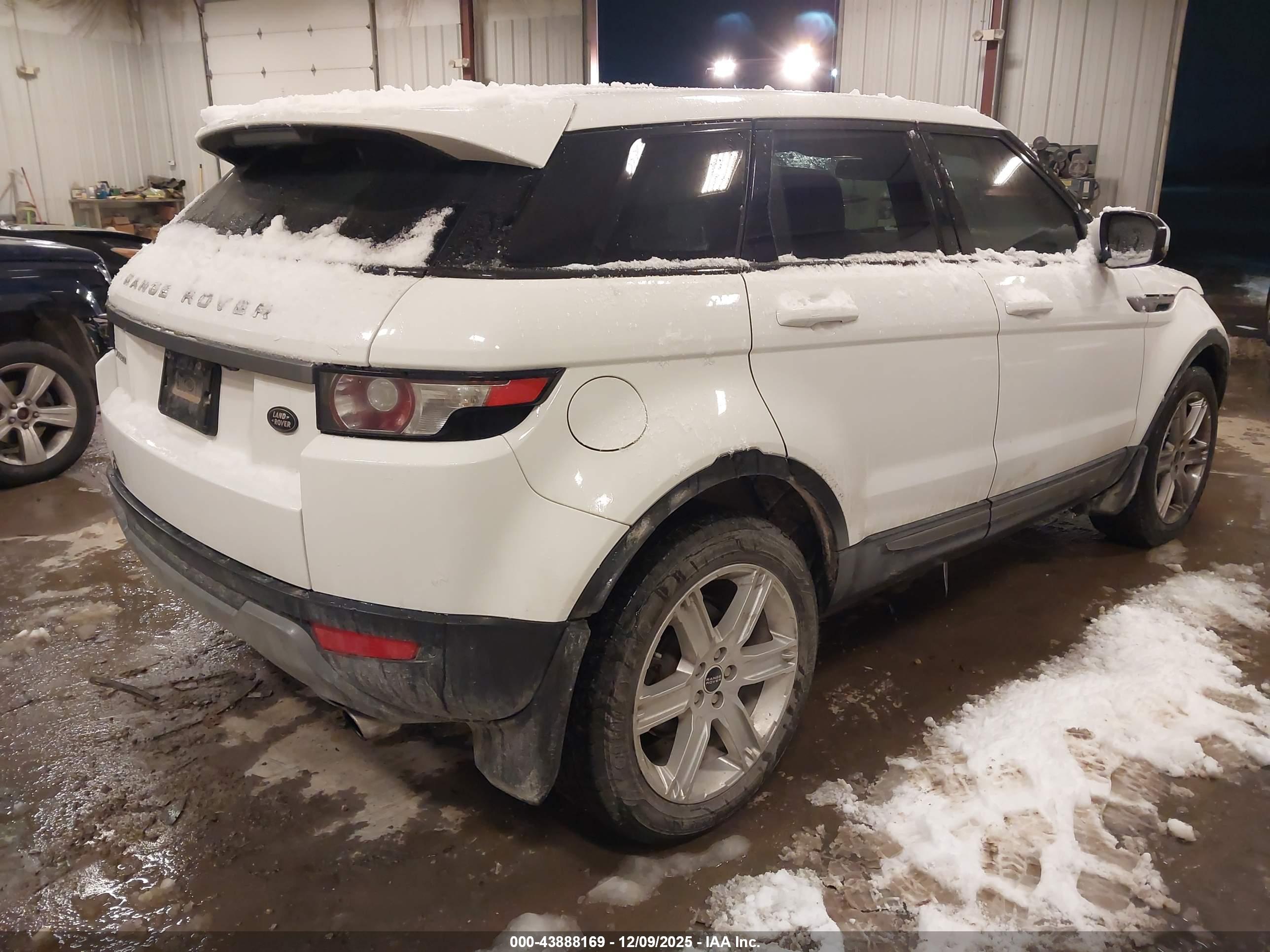 LAND ROVER image 4