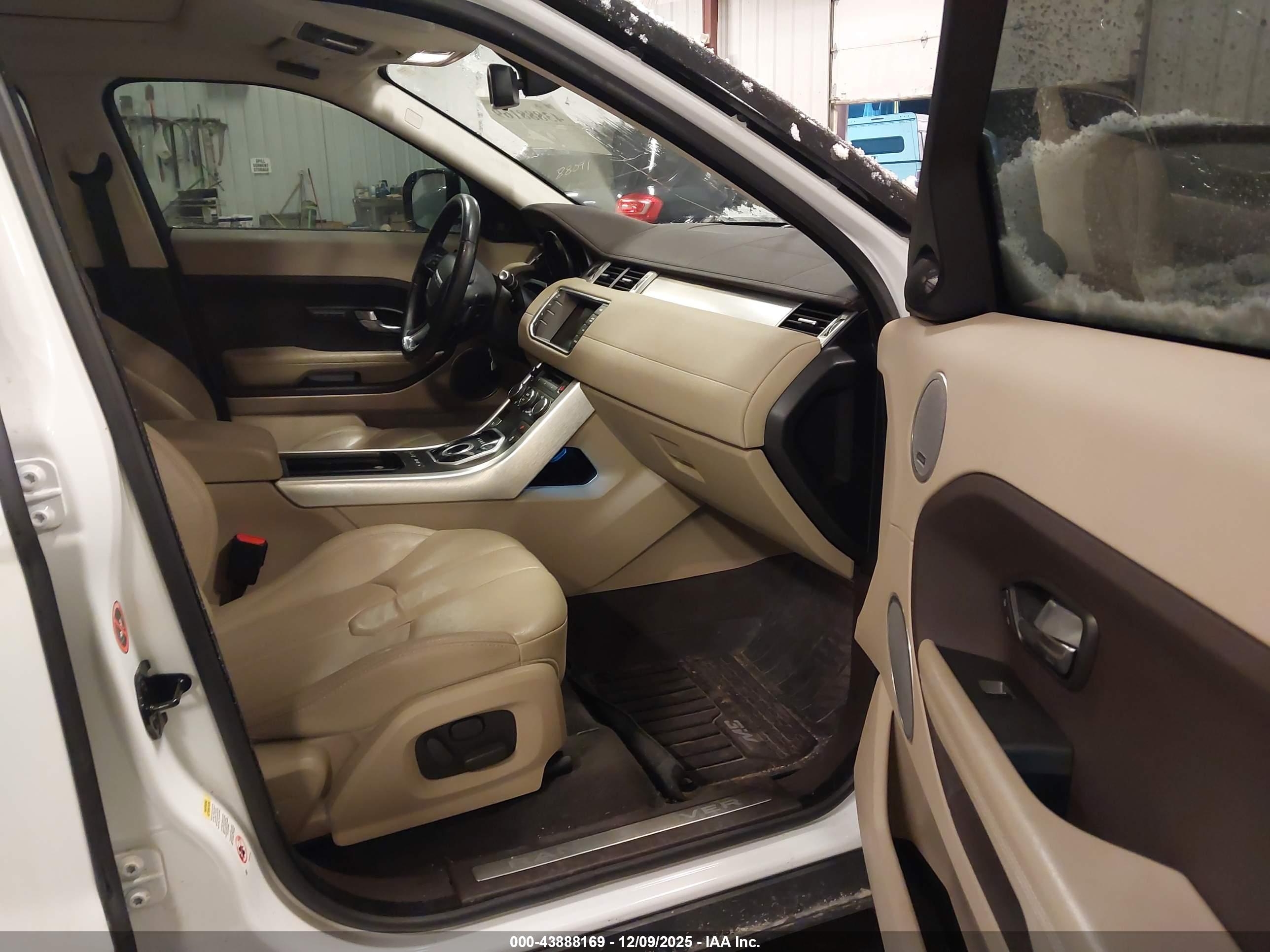 LAND ROVER image 5