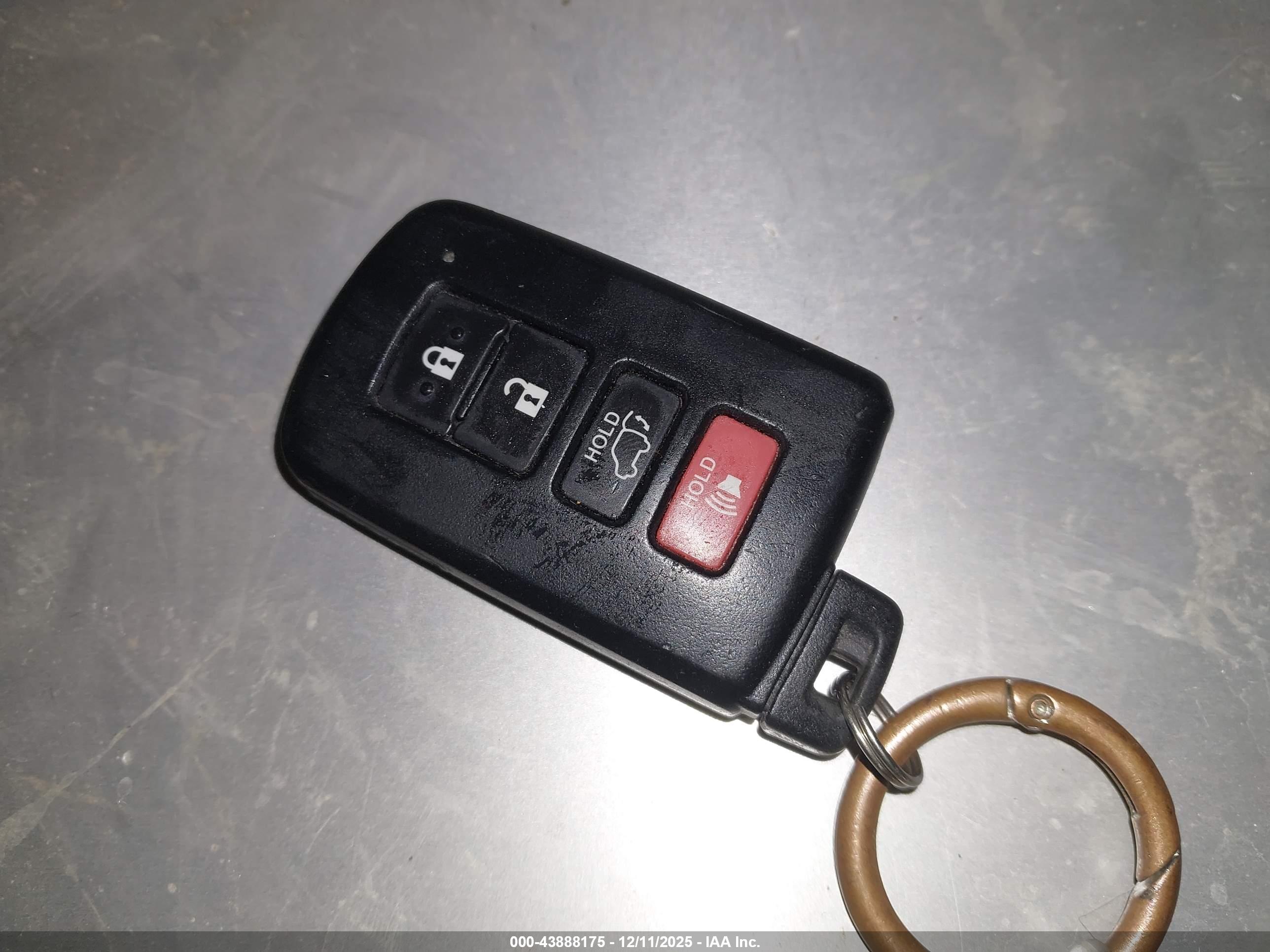 TOYOTA RAV4 image 11