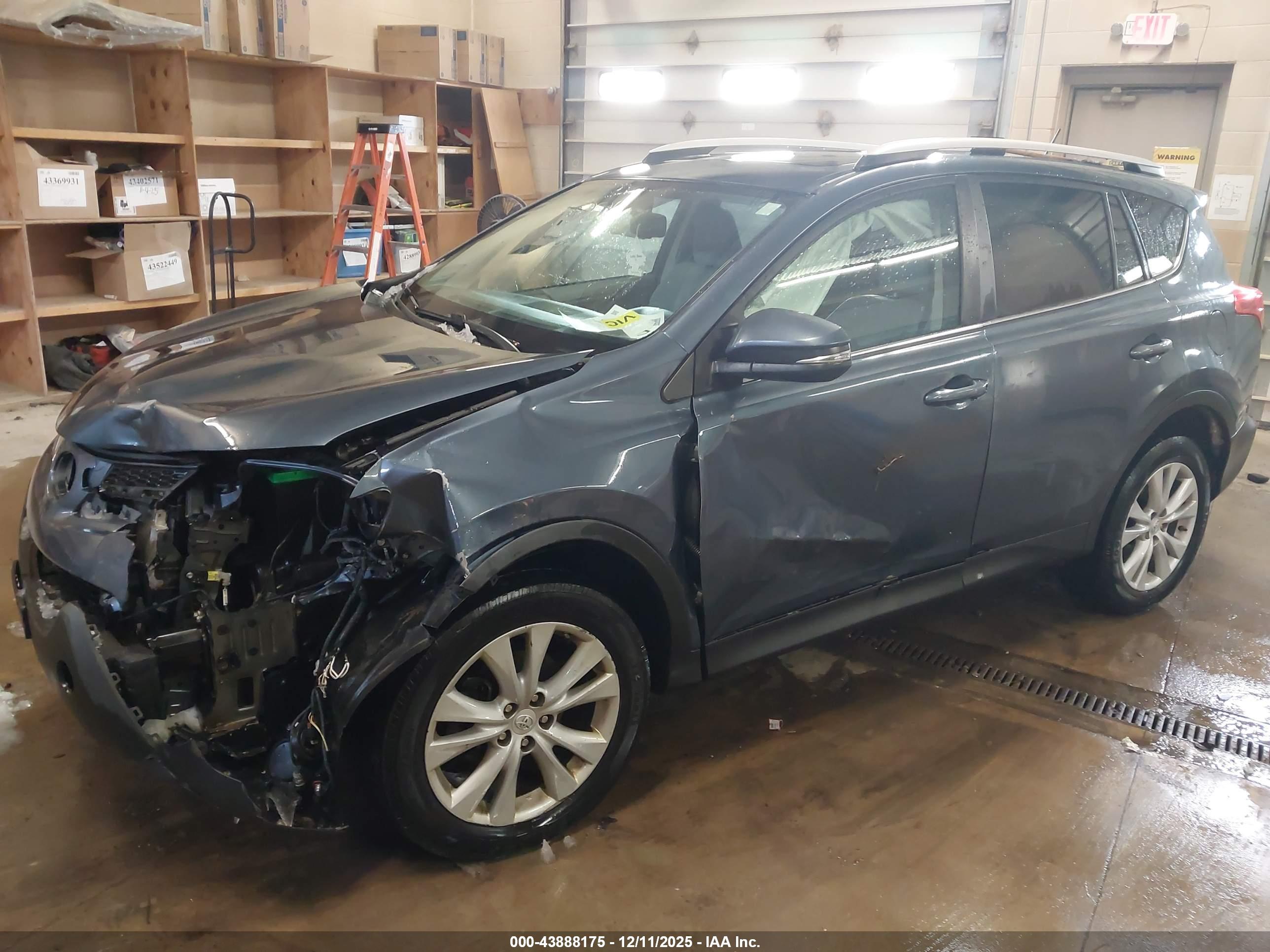 TOYOTA RAV4 image 2