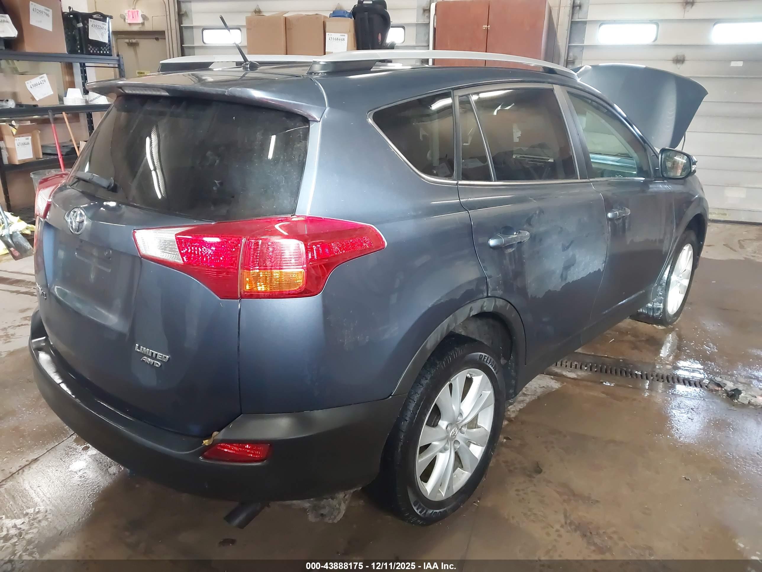 TOYOTA RAV4 image 4