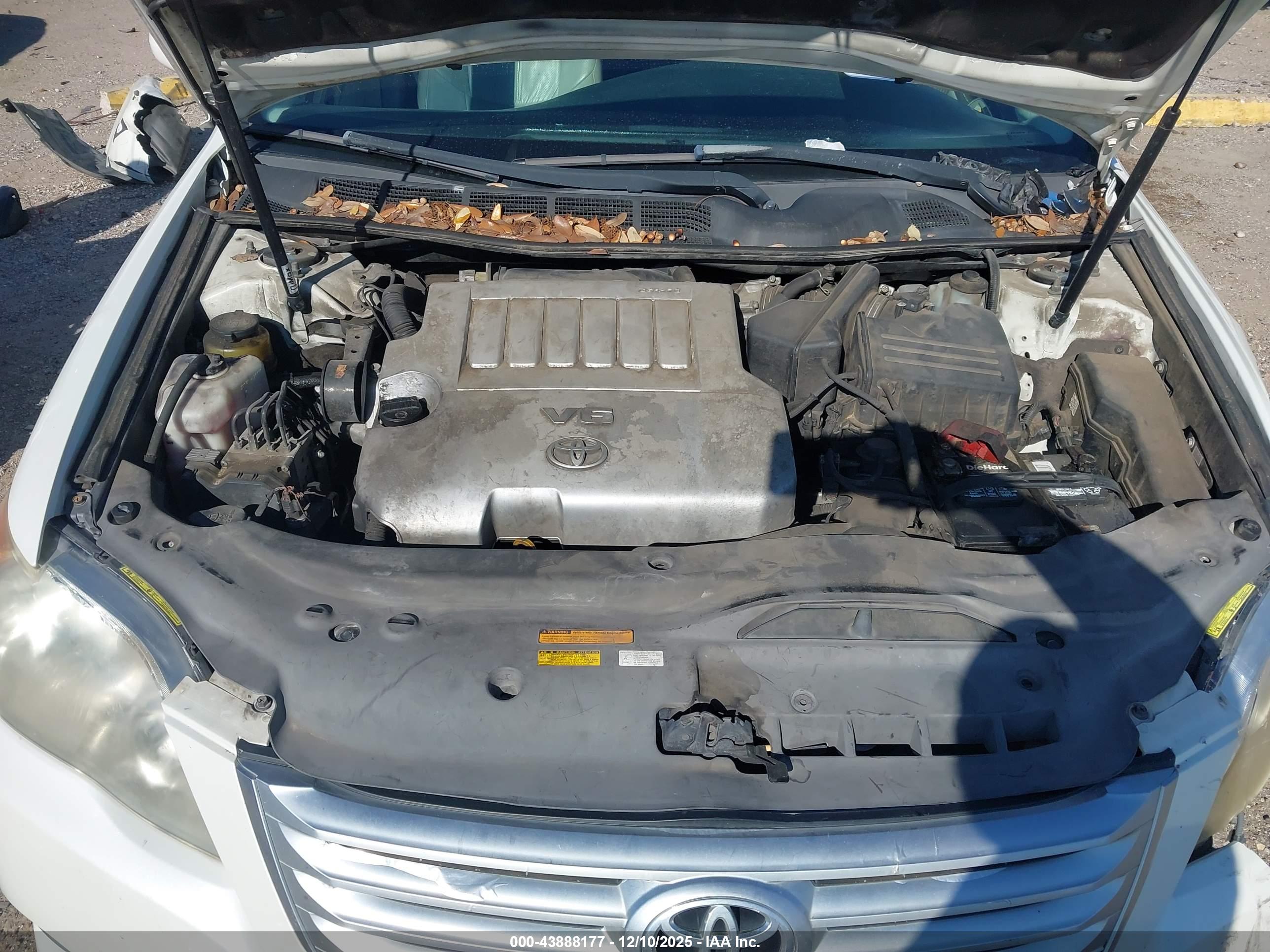 TOYOTA AVALON image 10