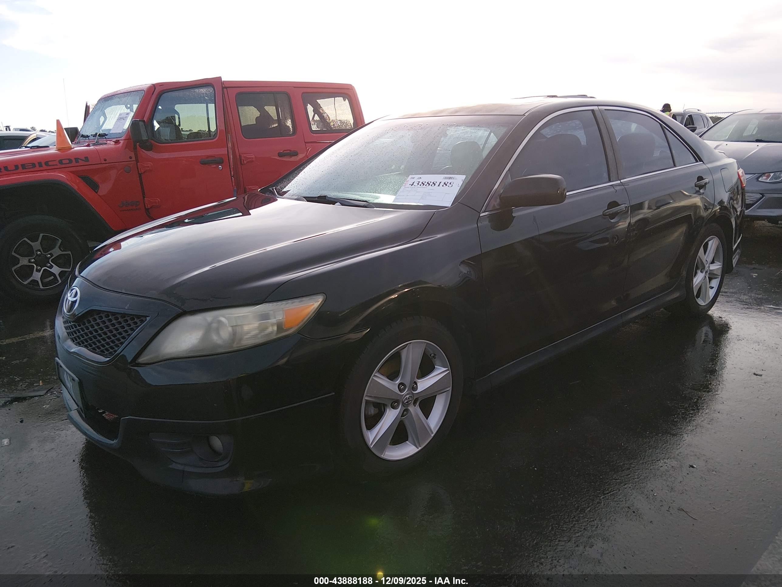 TOYOTA CAMRY image 2