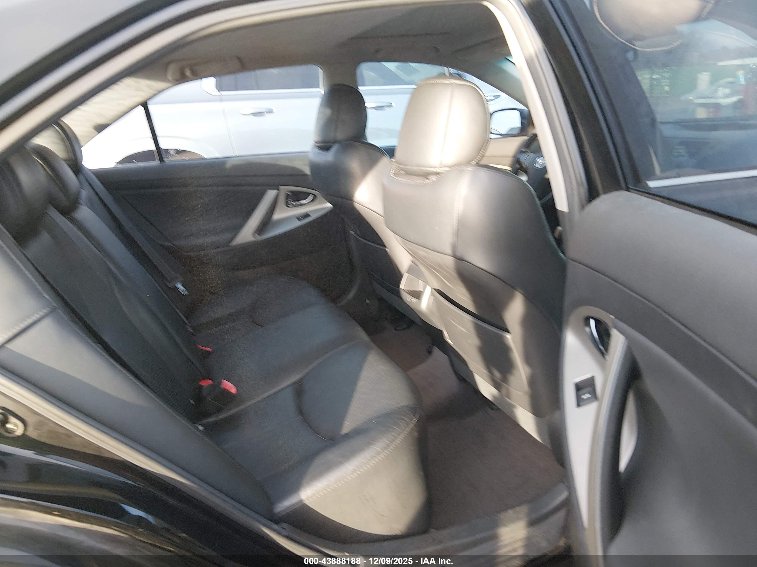 TOYOTA CAMRY image 8