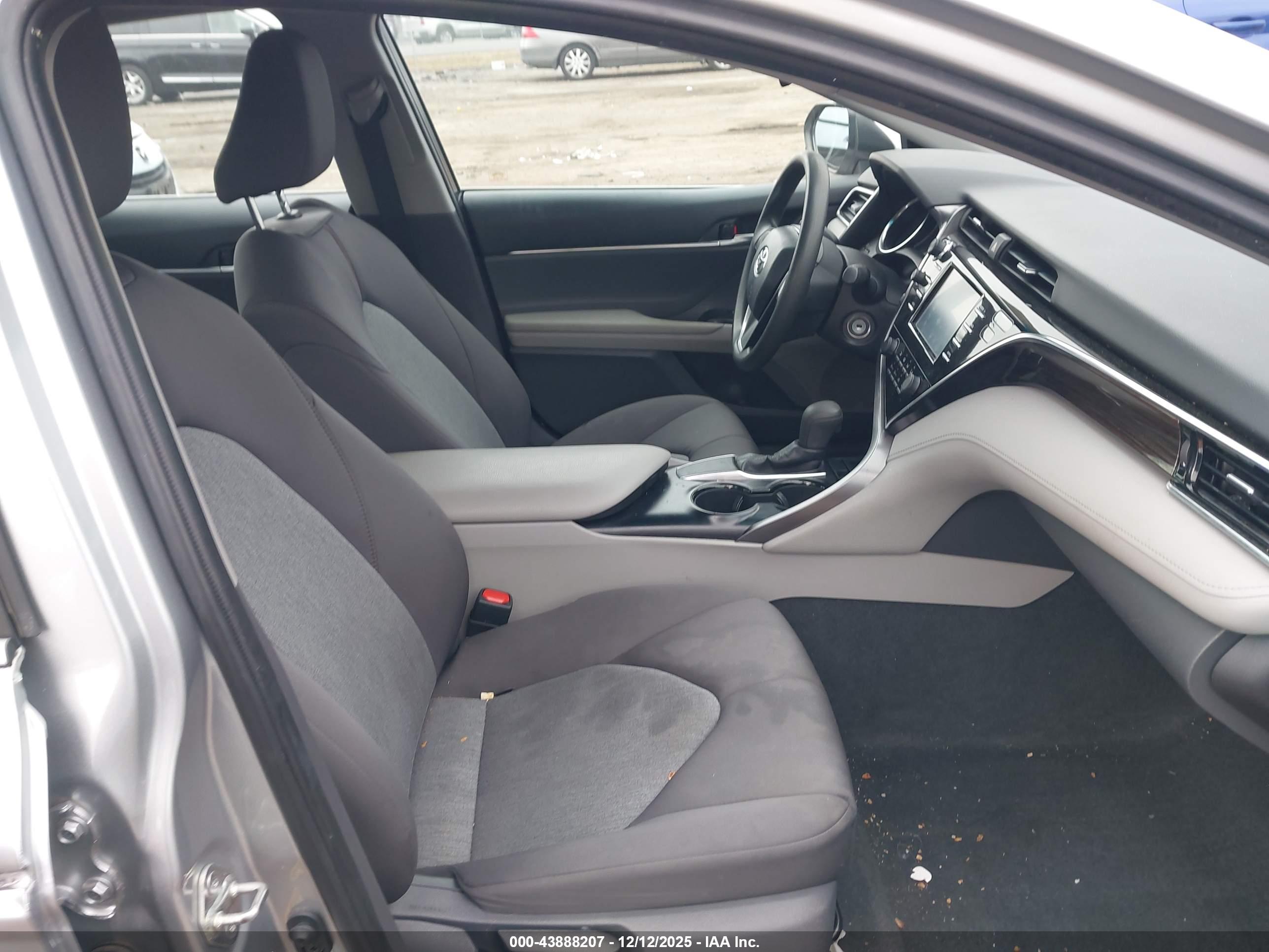 TOYOTA CAMRY image 5