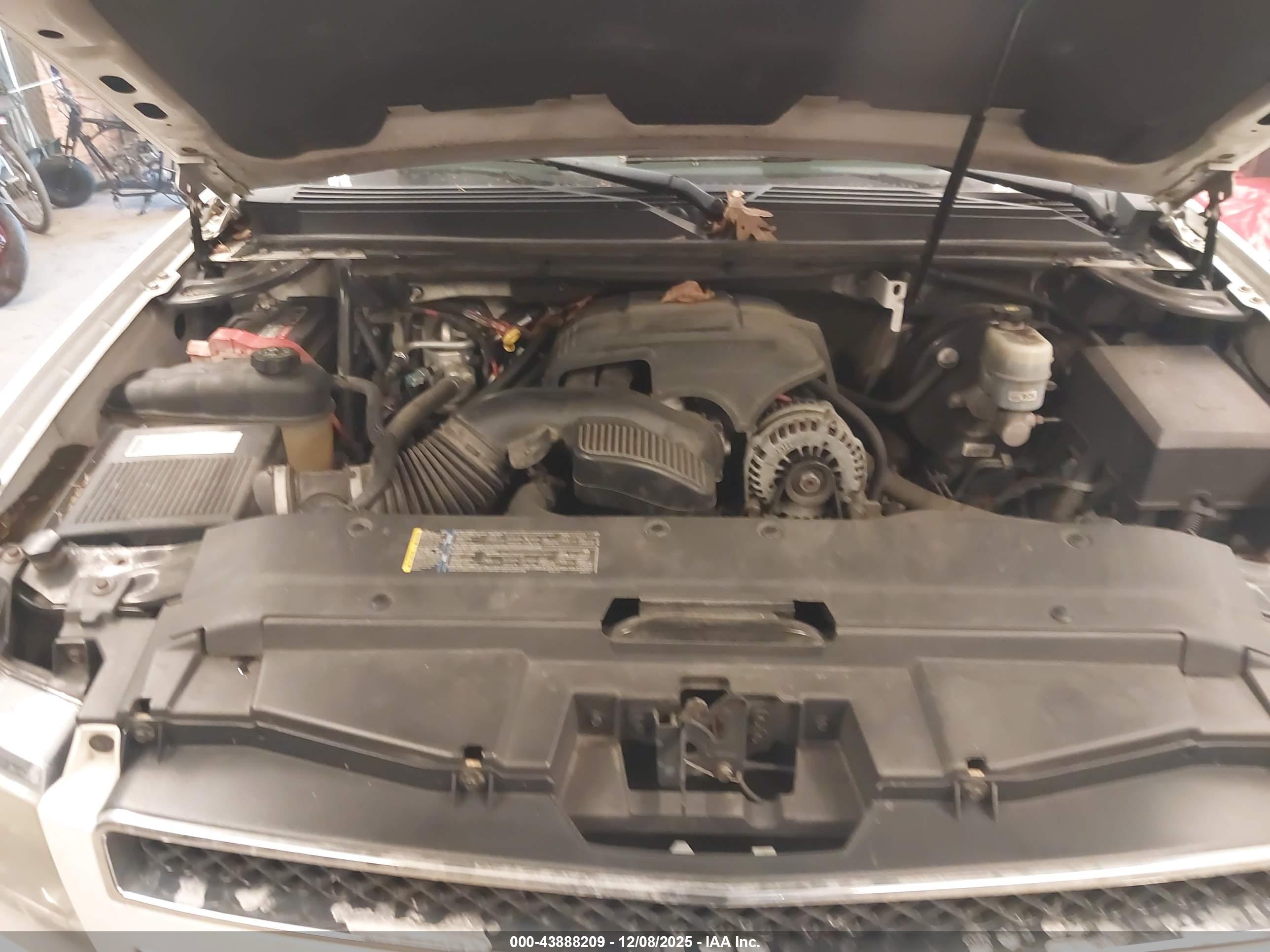 CHEVROLET TAHOE image 10