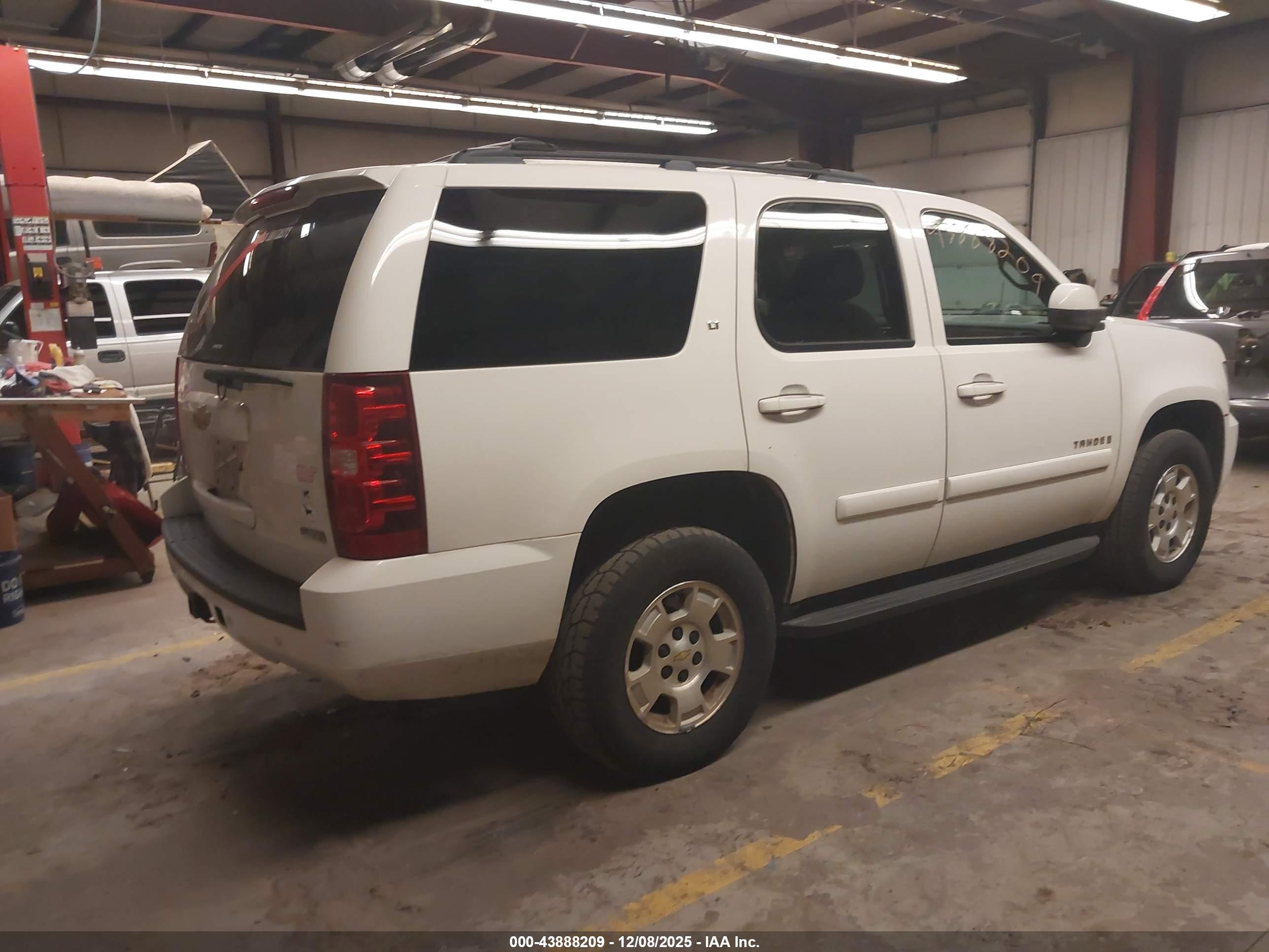 CHEVROLET TAHOE image 4