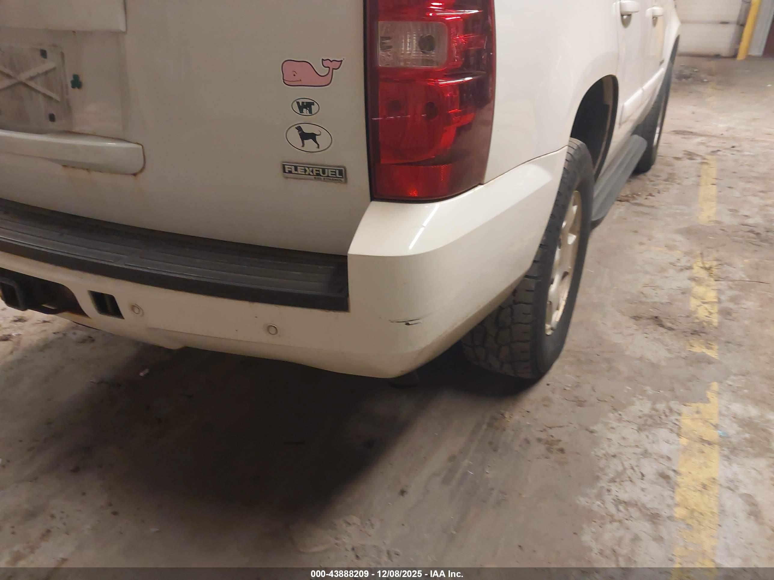 CHEVROLET TAHOE image 6