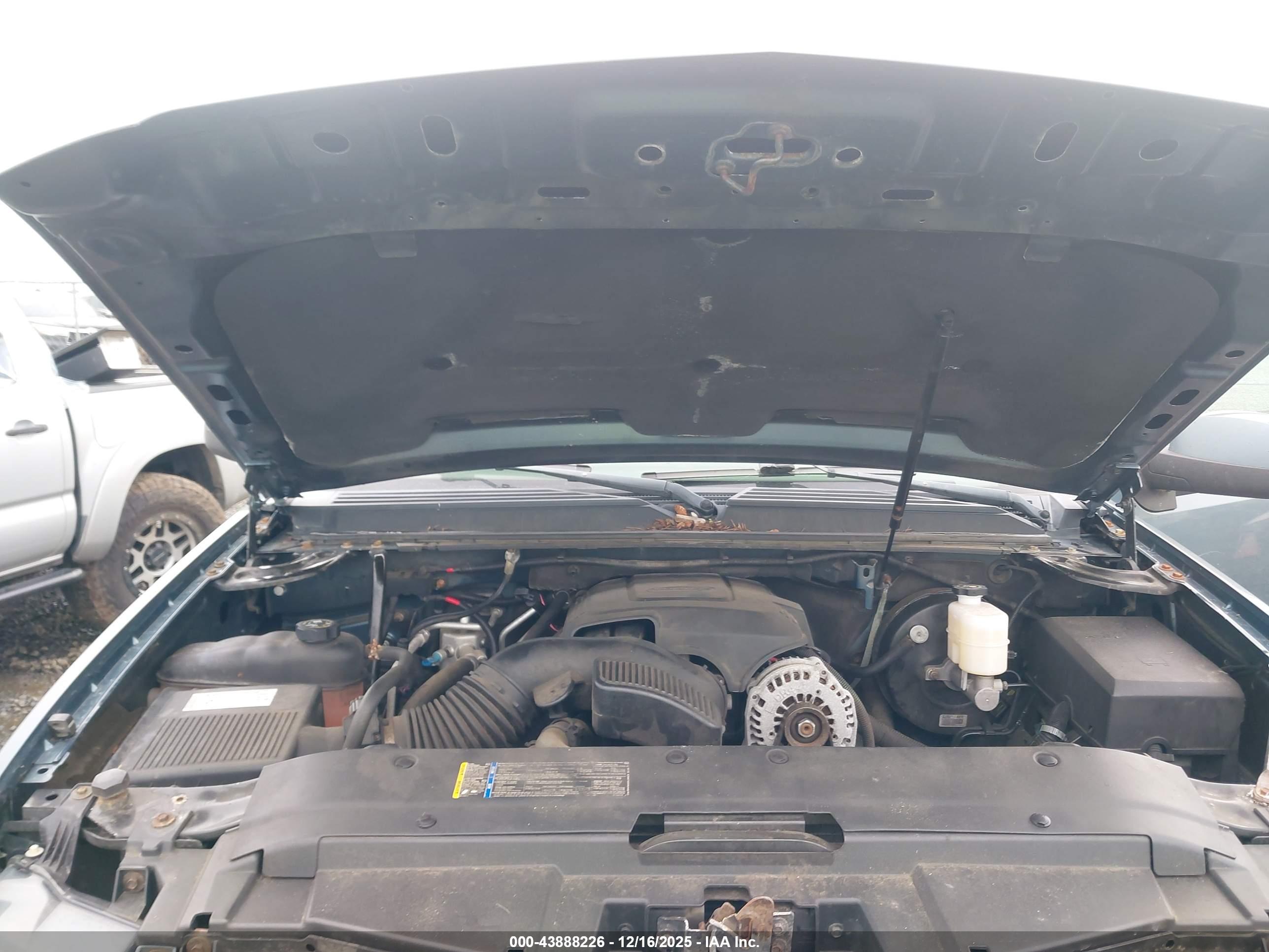 CHEVROLET TAHOE image 10