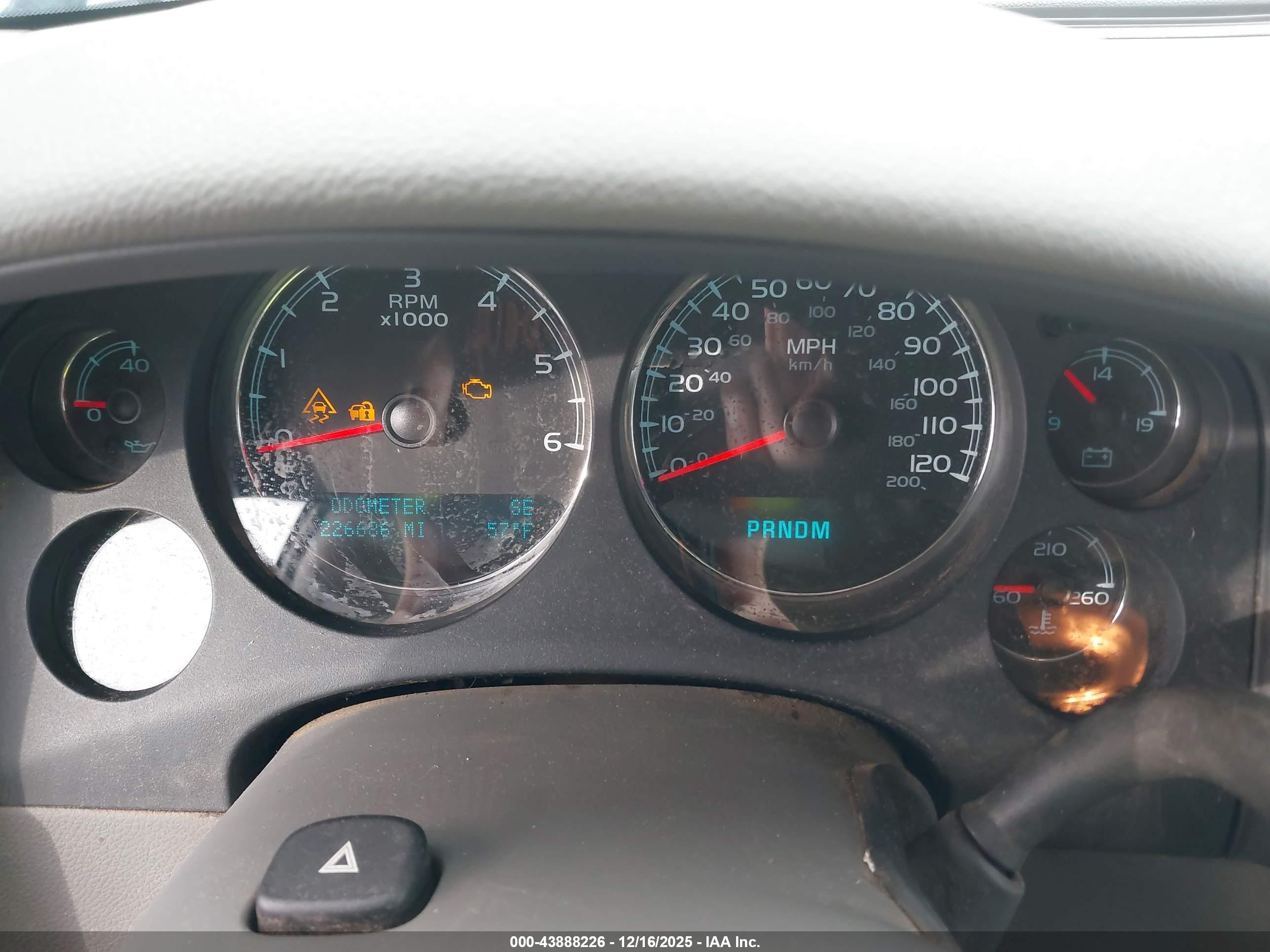 CHEVROLET TAHOE image 7