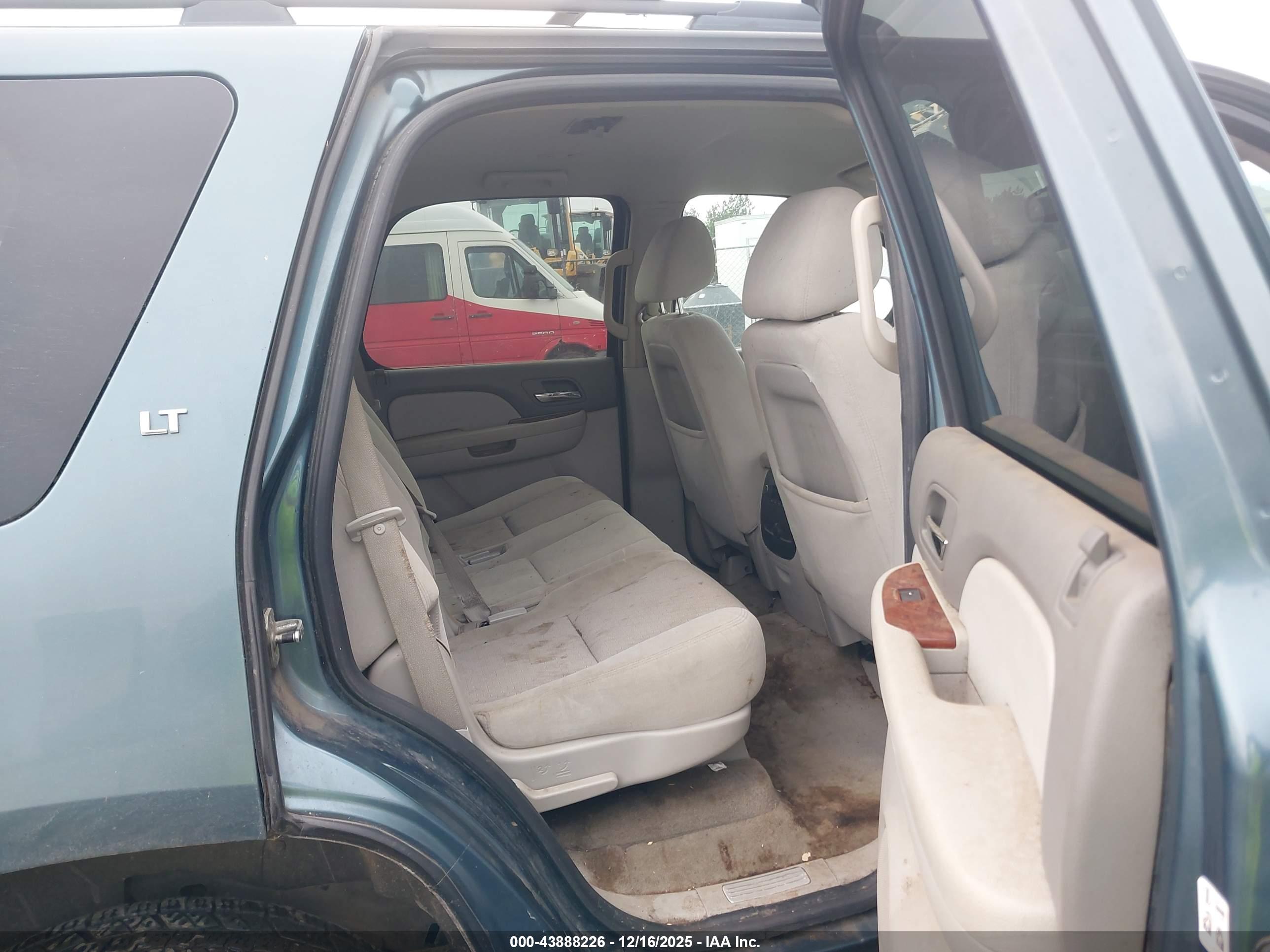 CHEVROLET TAHOE image 8
