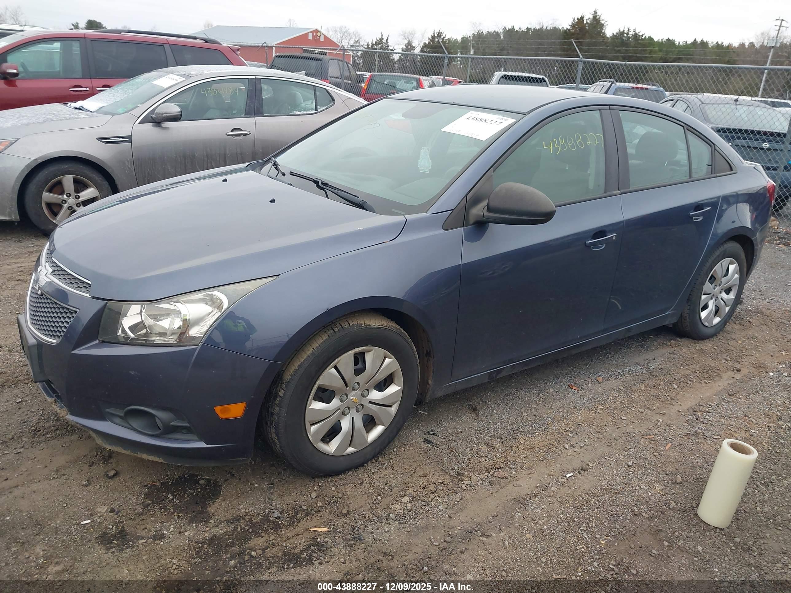 CHEVROLET CRUZE image 2