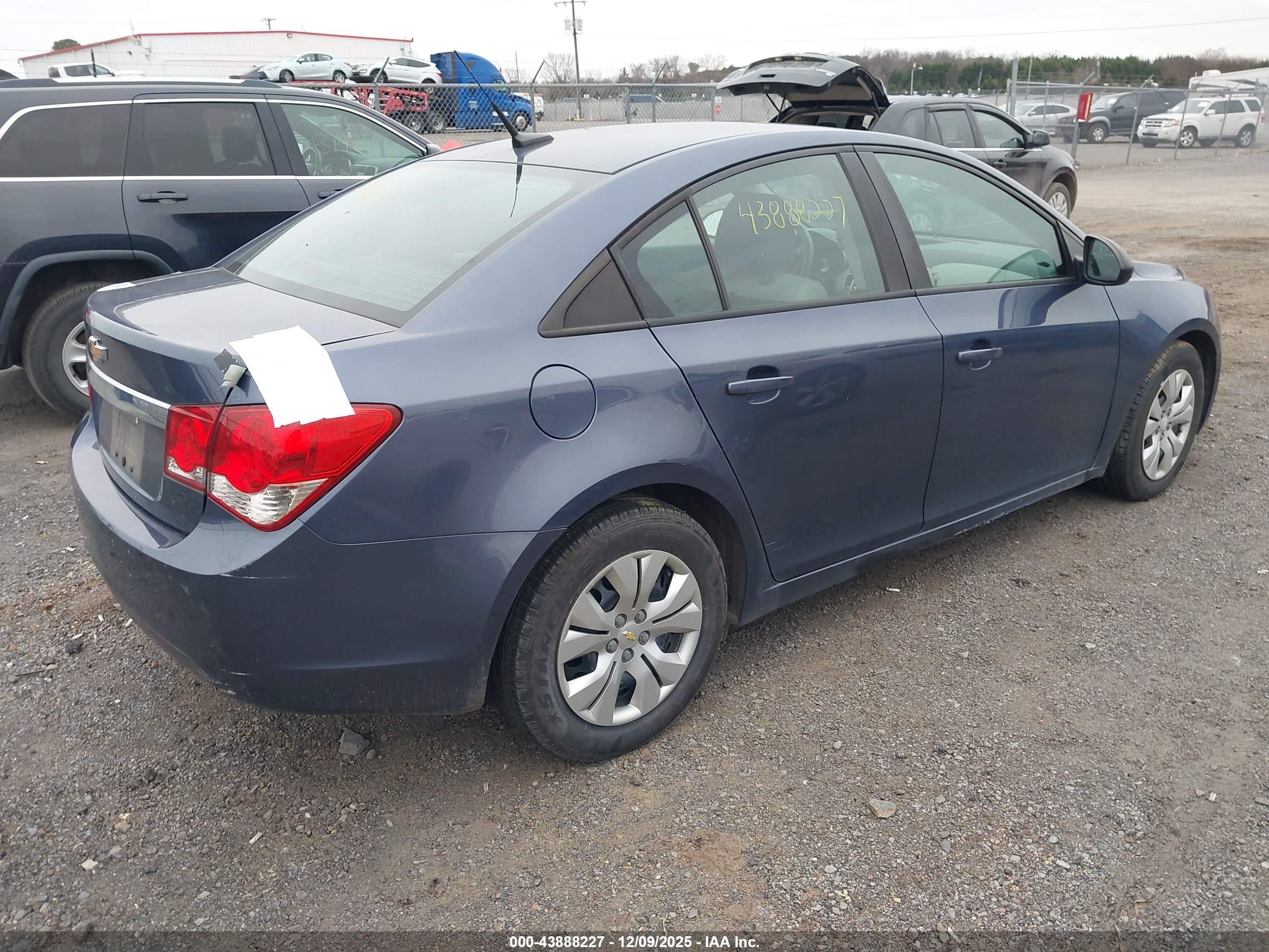 CHEVROLET CRUZE image 4