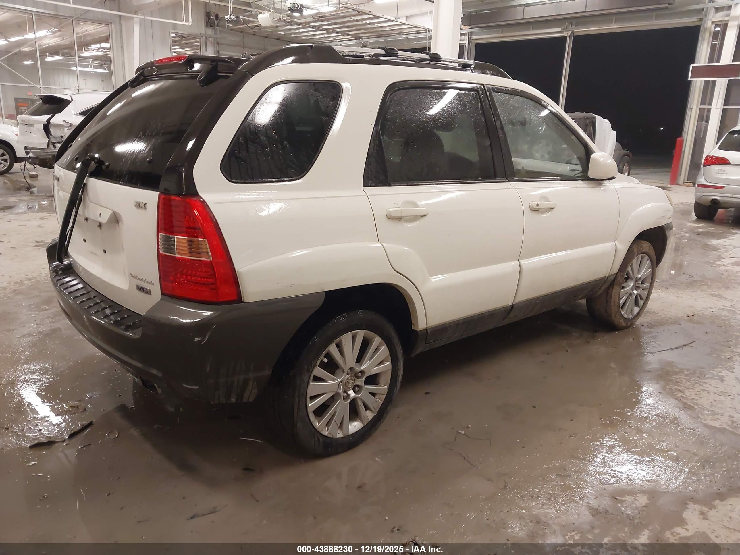 KIA SPORTAGE image 4
