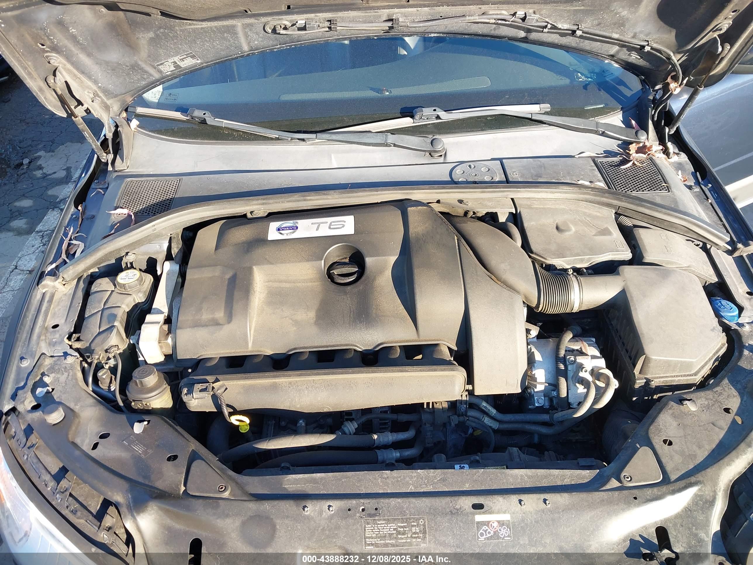 VOLVO XC70 image 10