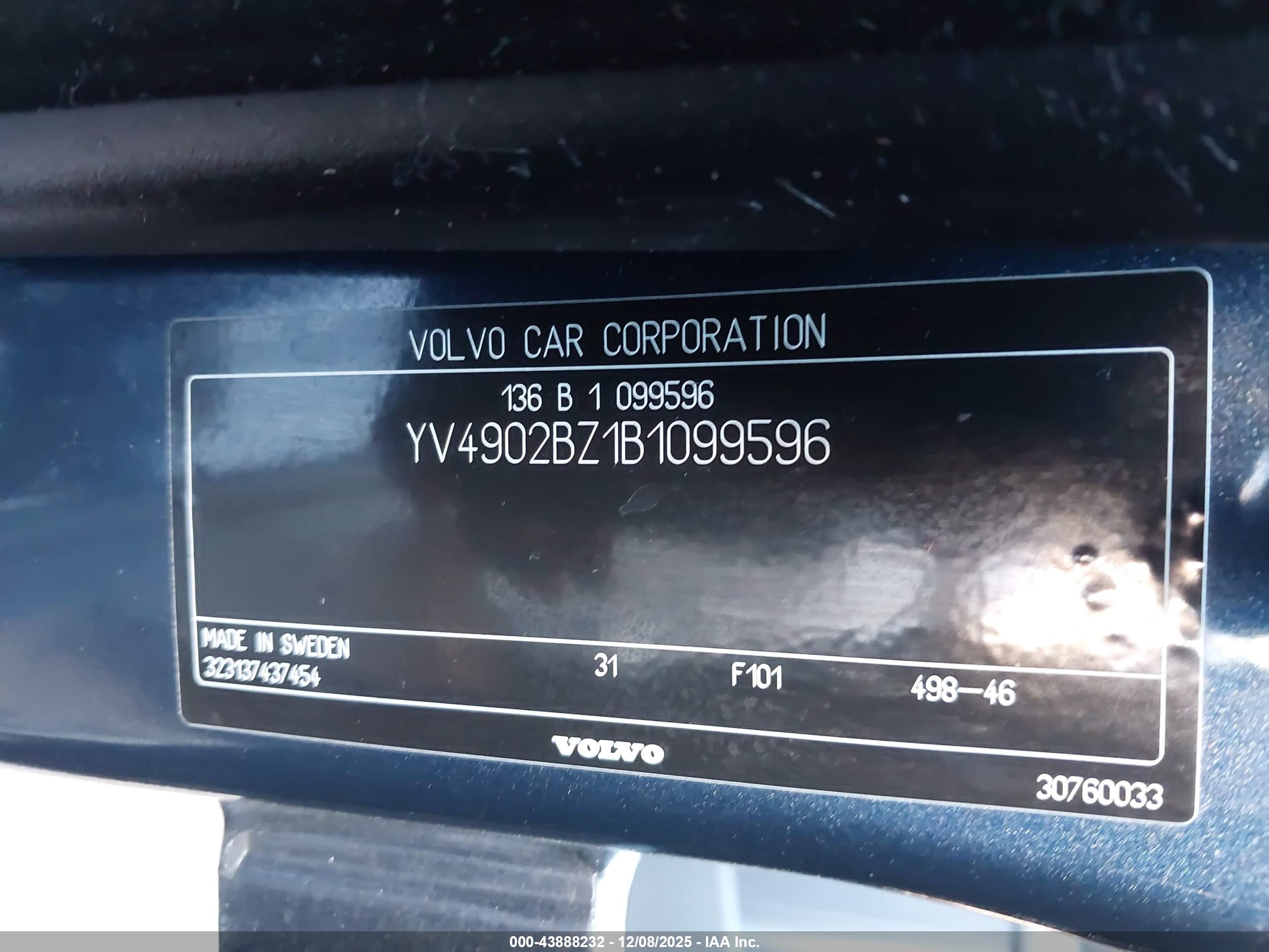VOLVO XC70 image 9
