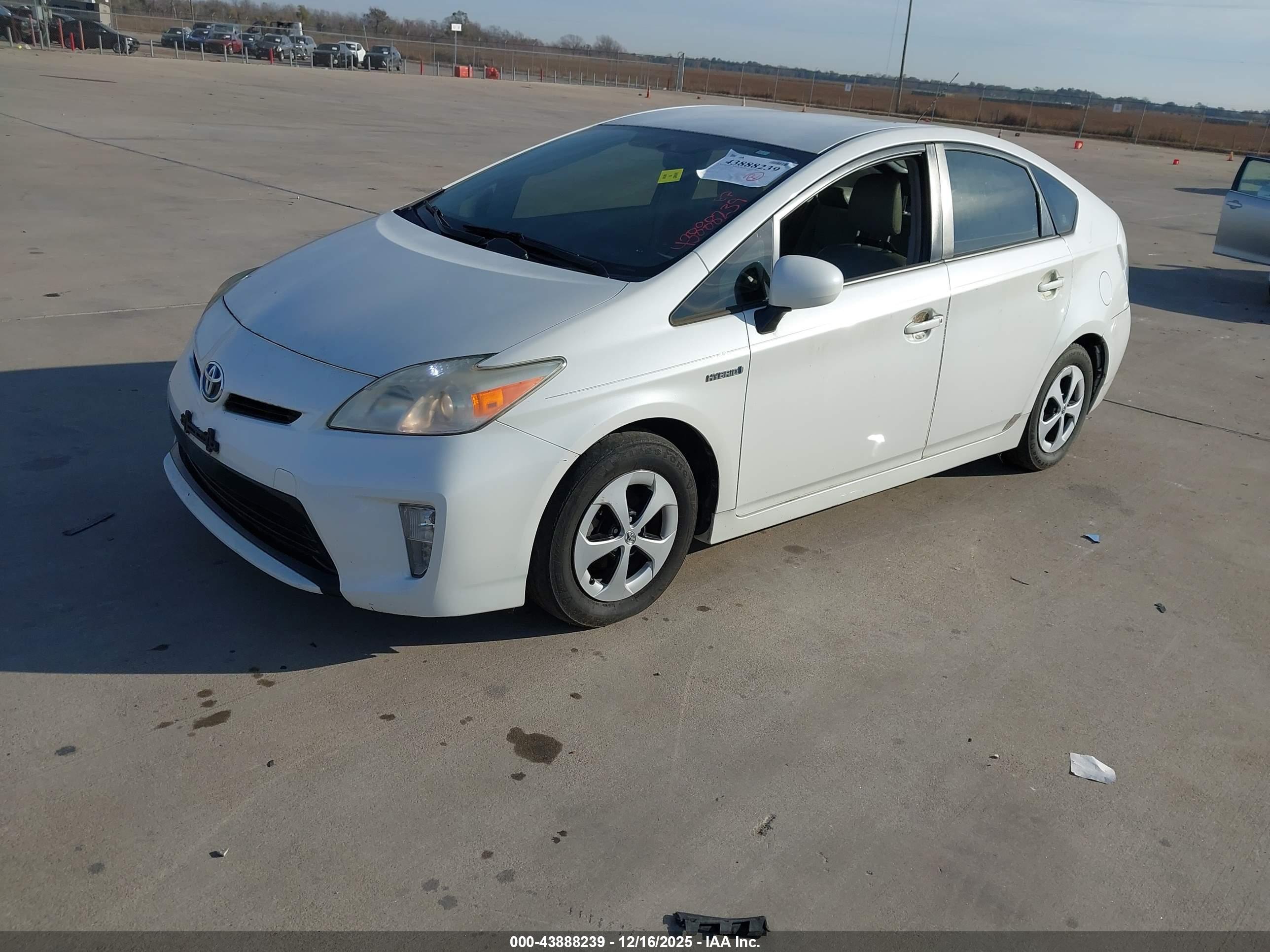 TOYOTA PRIUS image 2