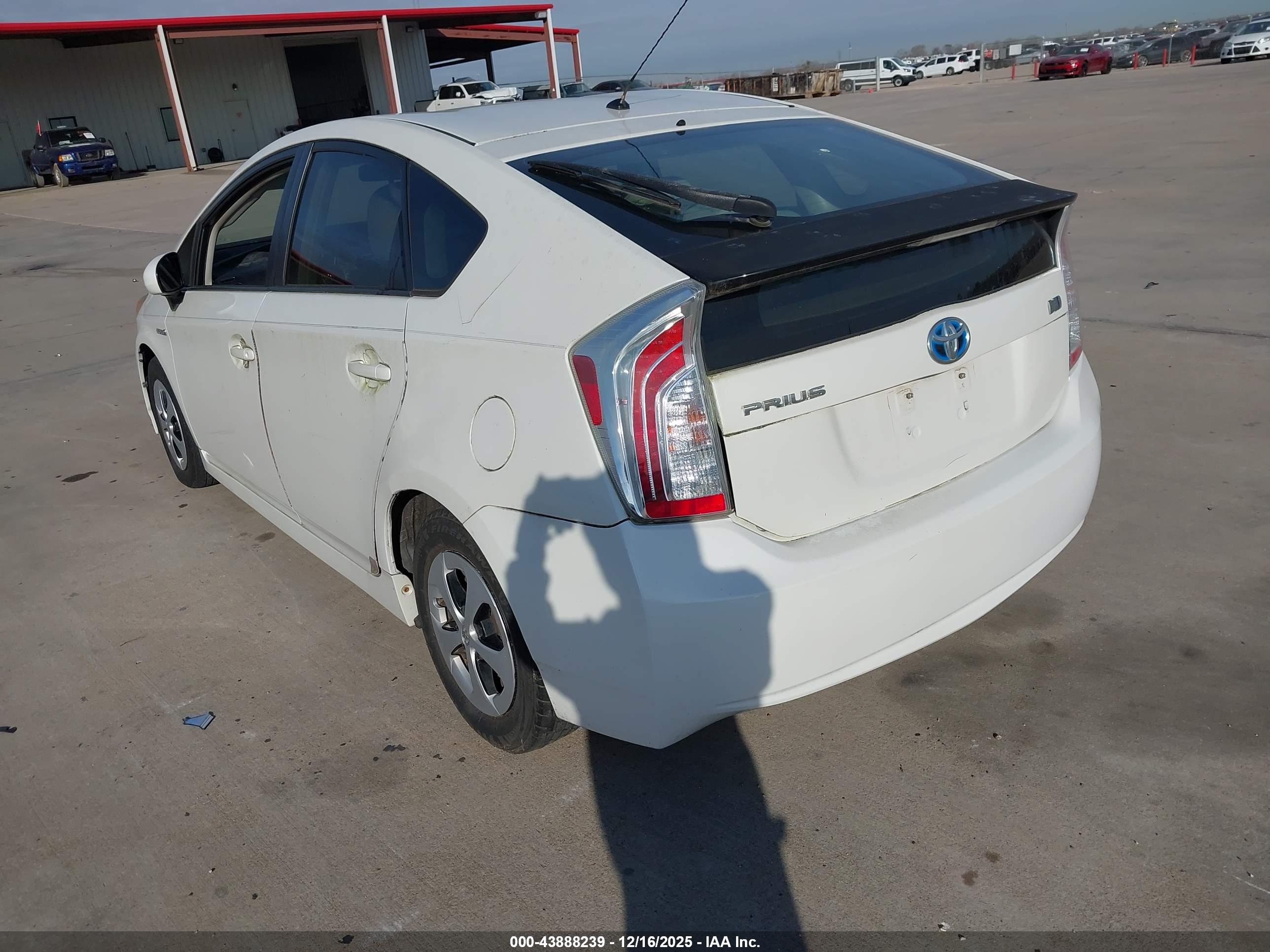 TOYOTA PRIUS image 3