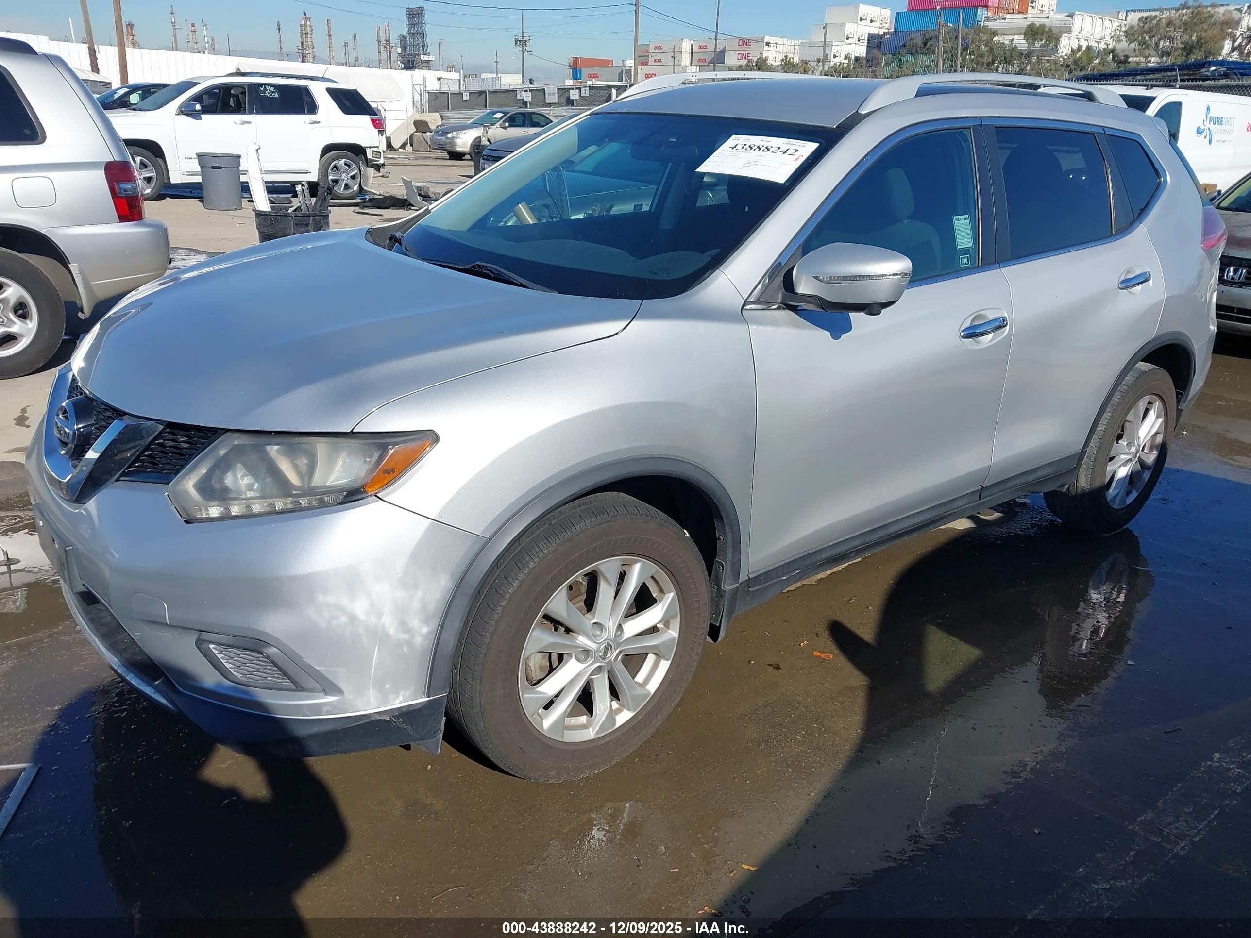 NISSAN ROGUE image 2