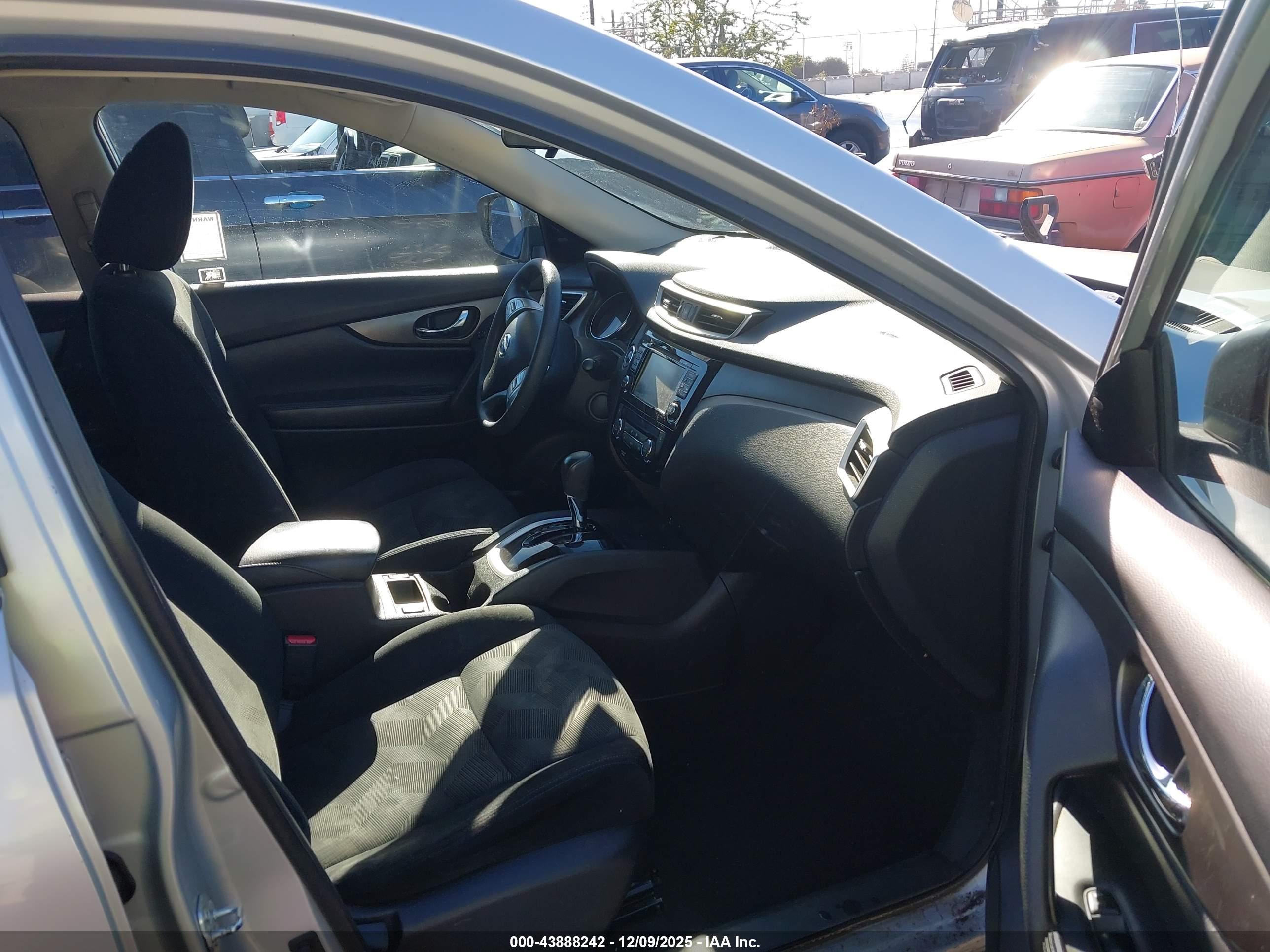 NISSAN ROGUE image 5