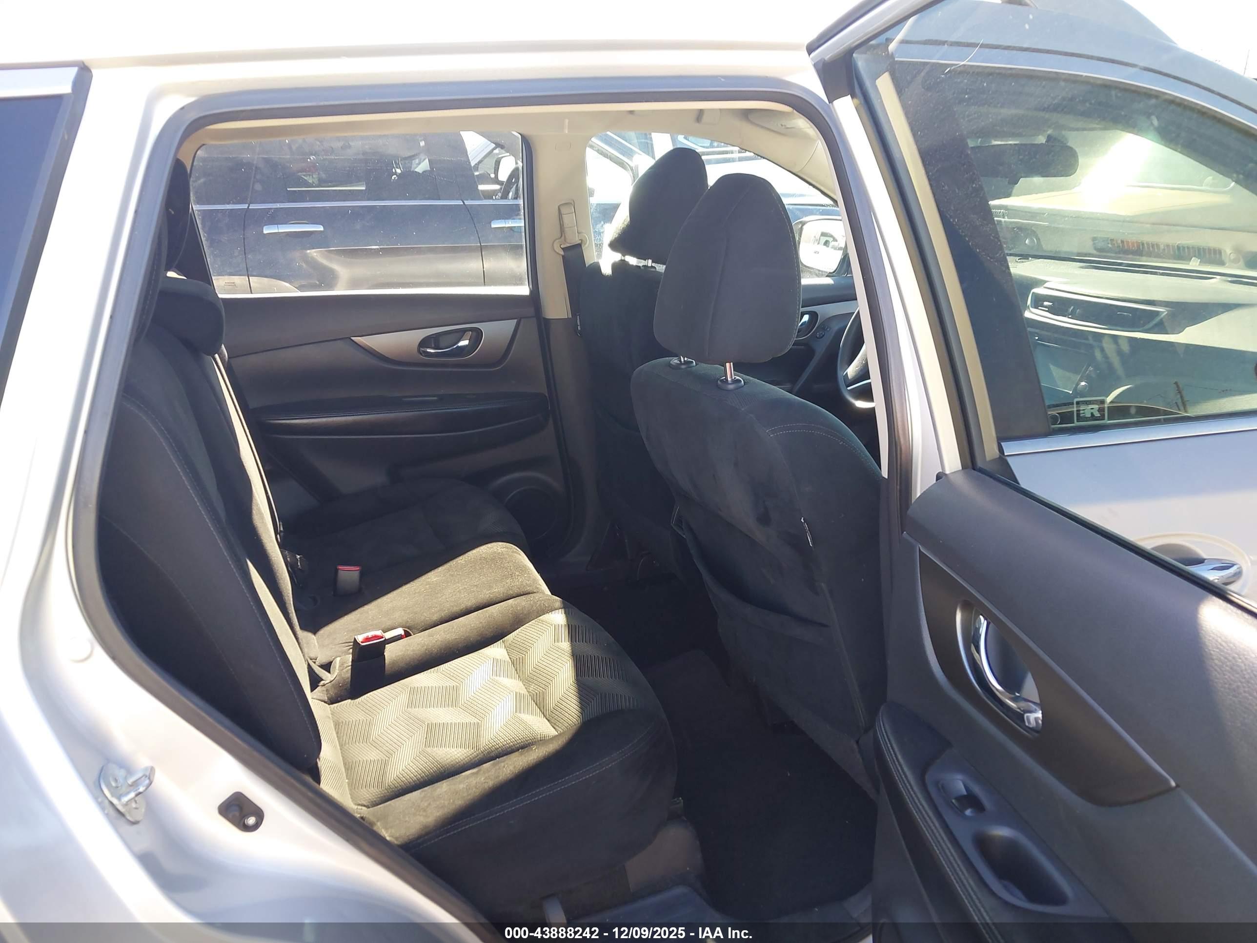 NISSAN ROGUE image 8