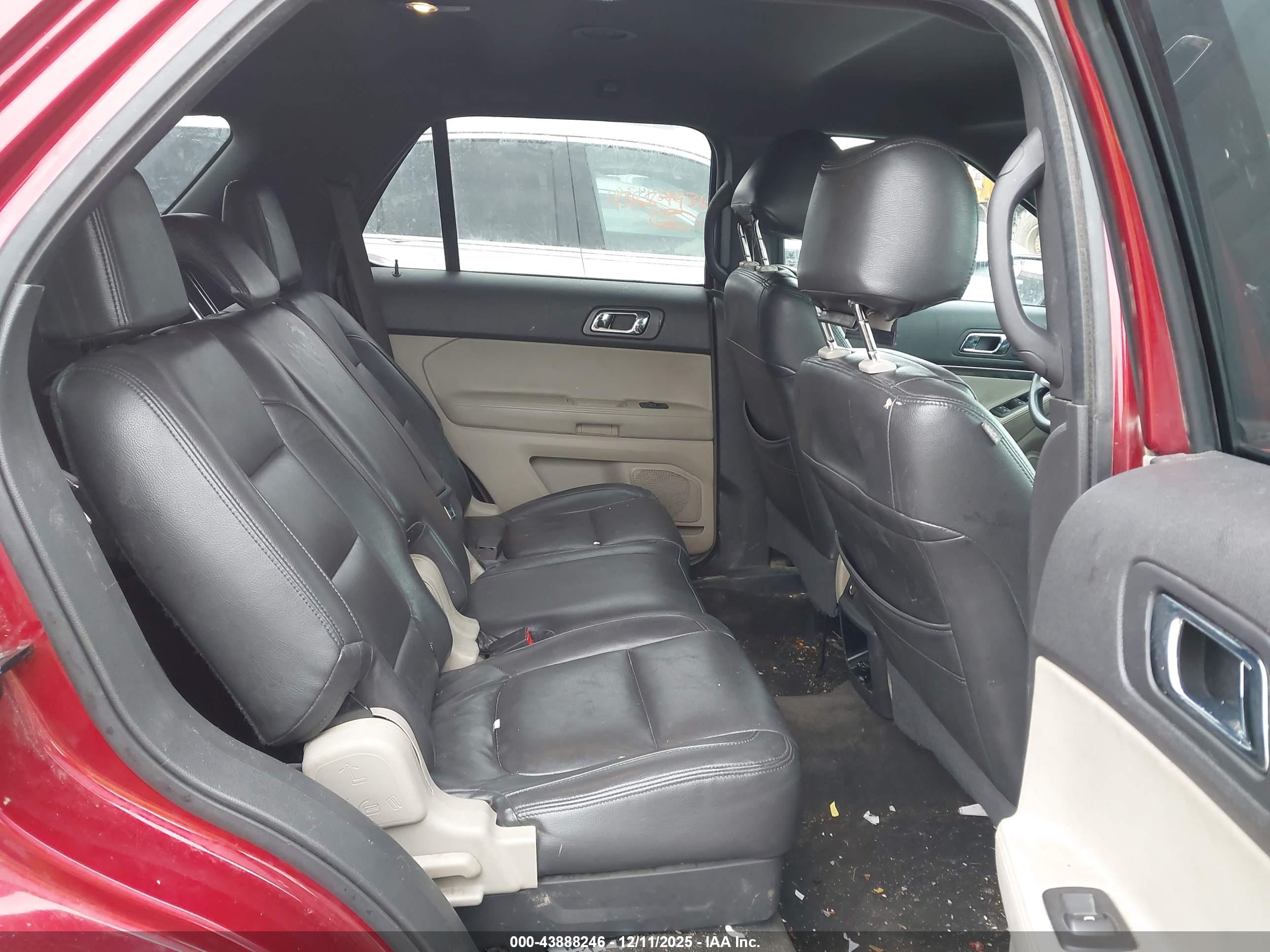 FORD EXPLORER image 8