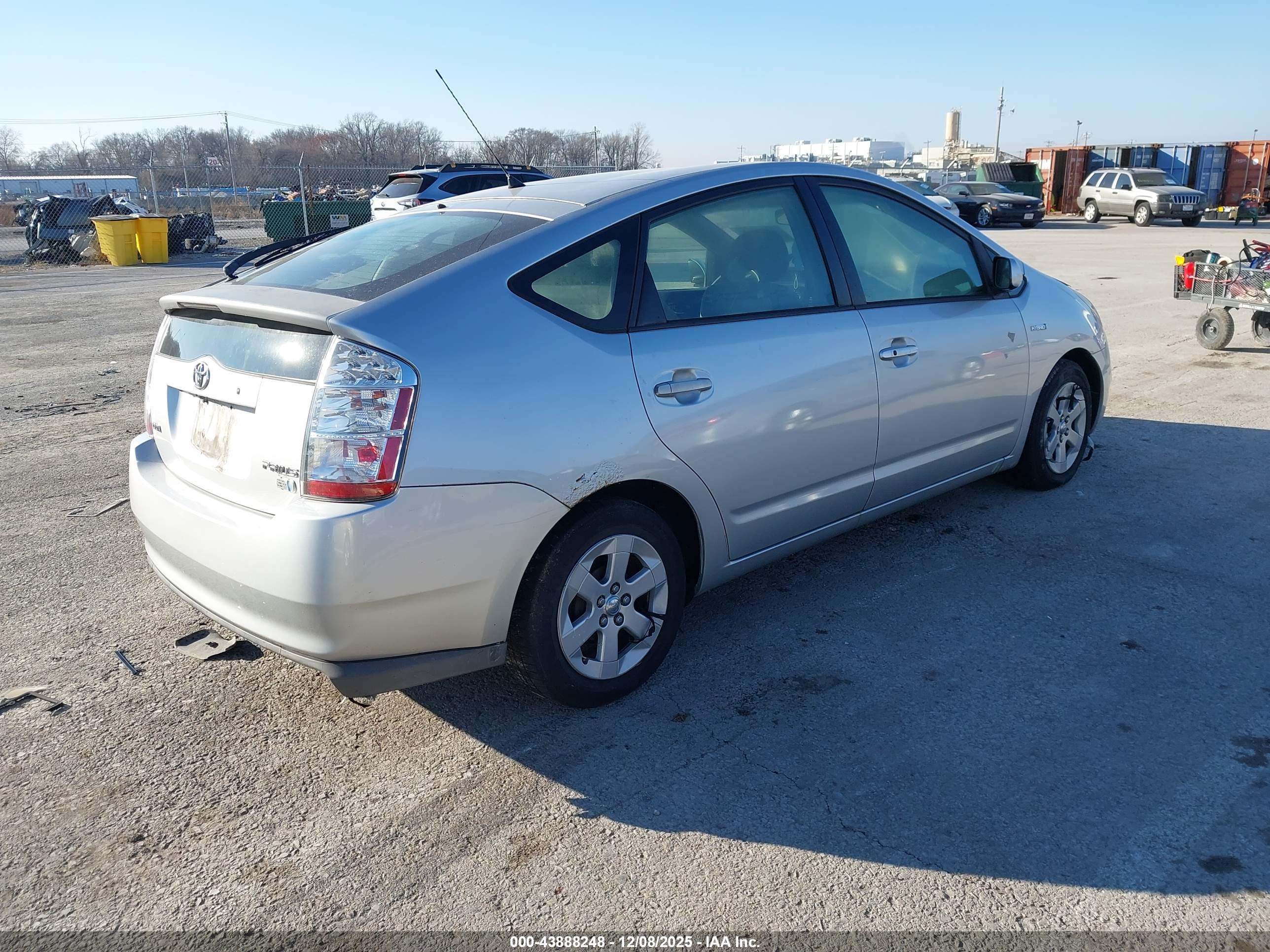 TOYOTA PRIUS image 4