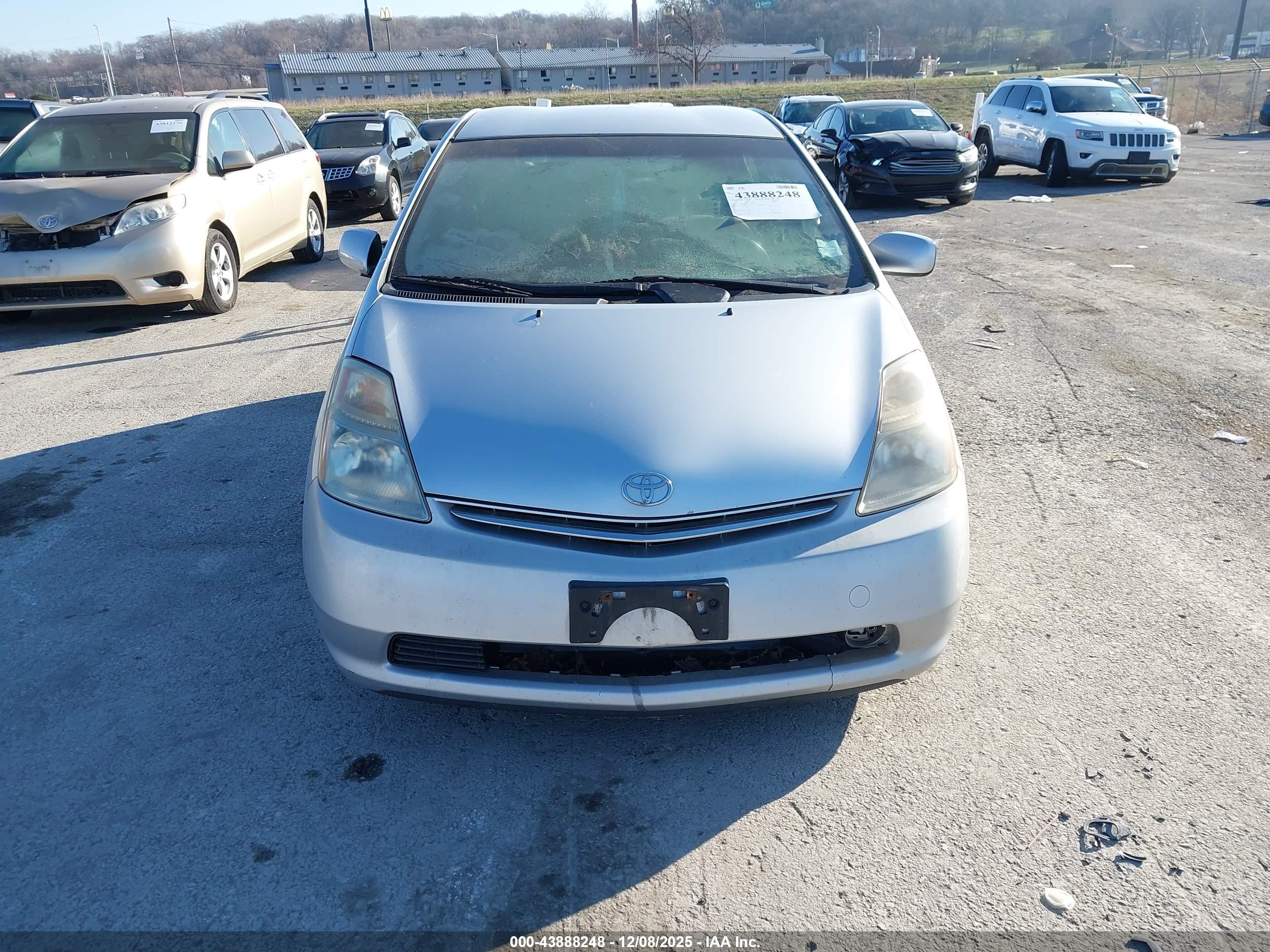 TOYOTA PRIUS image 6