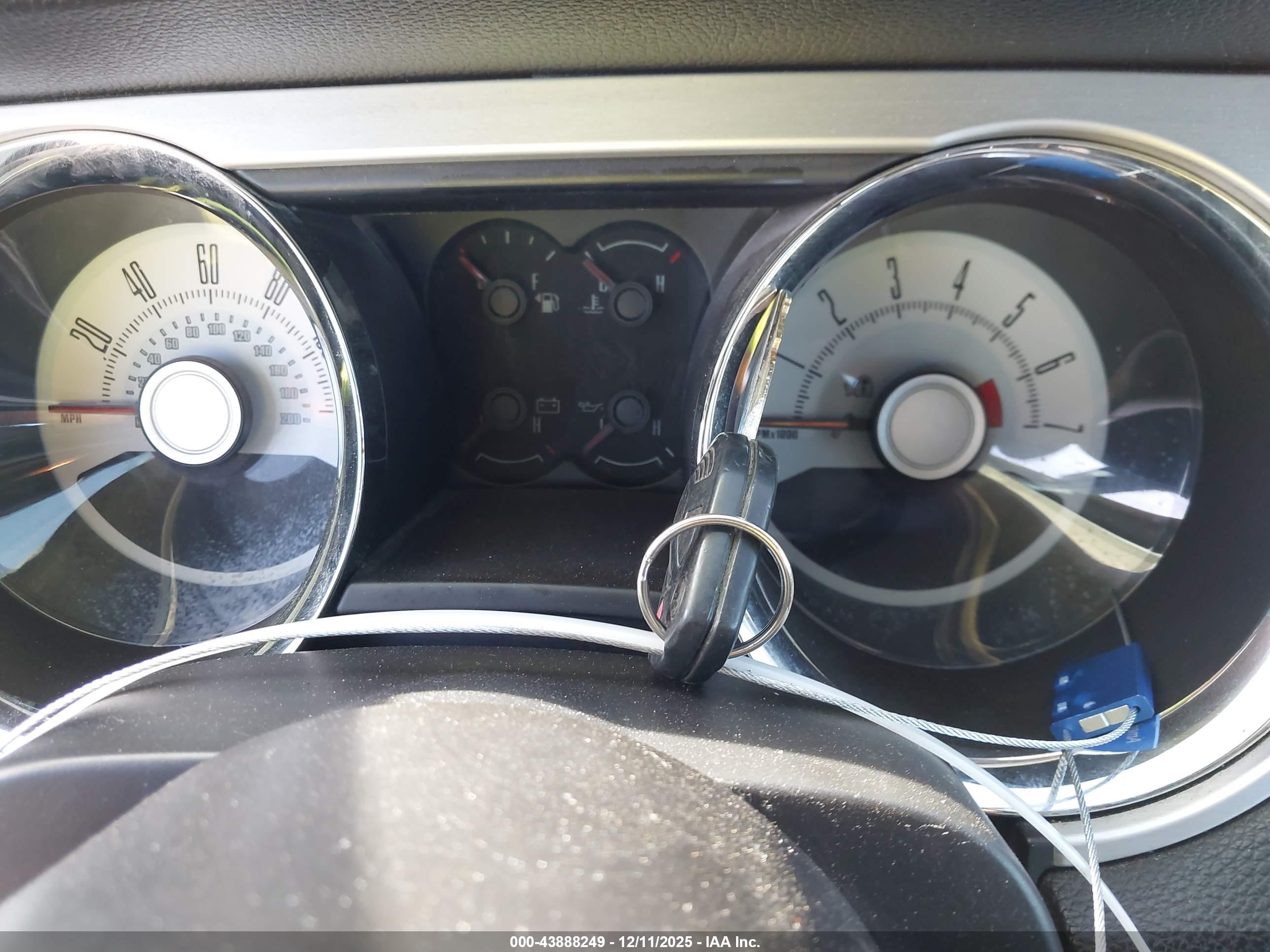 FORD MUSTANG image 11